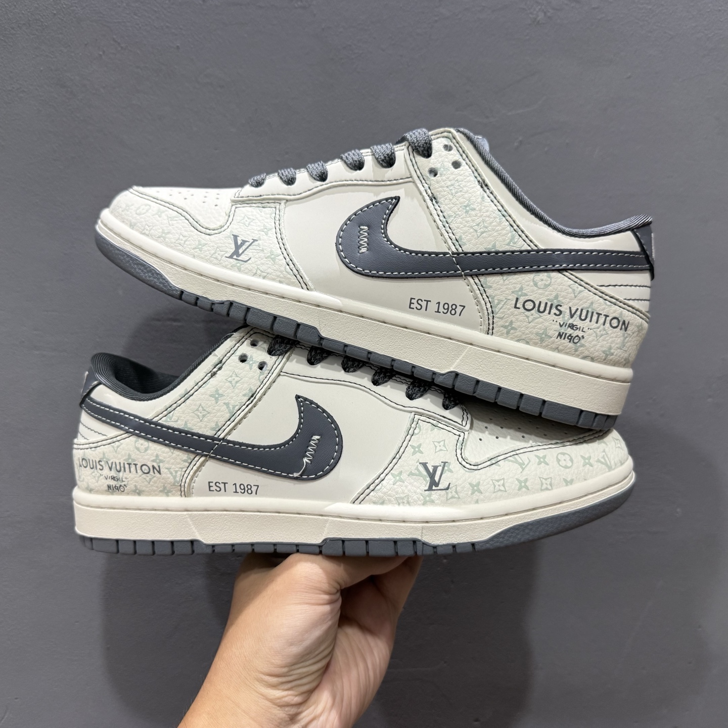 280 独家实拍Nike SB Dunk Low LV联名 花纹灰勾 周年高端定制 低帮休闲板鞋 YX5066-366-Chinese UA Cheap High Quatity Brand Clothes Bags handbags Sneakers wholesale wholesaler seller from China Factory suppliers Fashion Clothing Shoes best Quality Beautiful Price 280 独家实拍Nike SB Dunk Low LV联名 花纹灰勾 周年高端定制 低帮休闲板鞋 YX5066-366