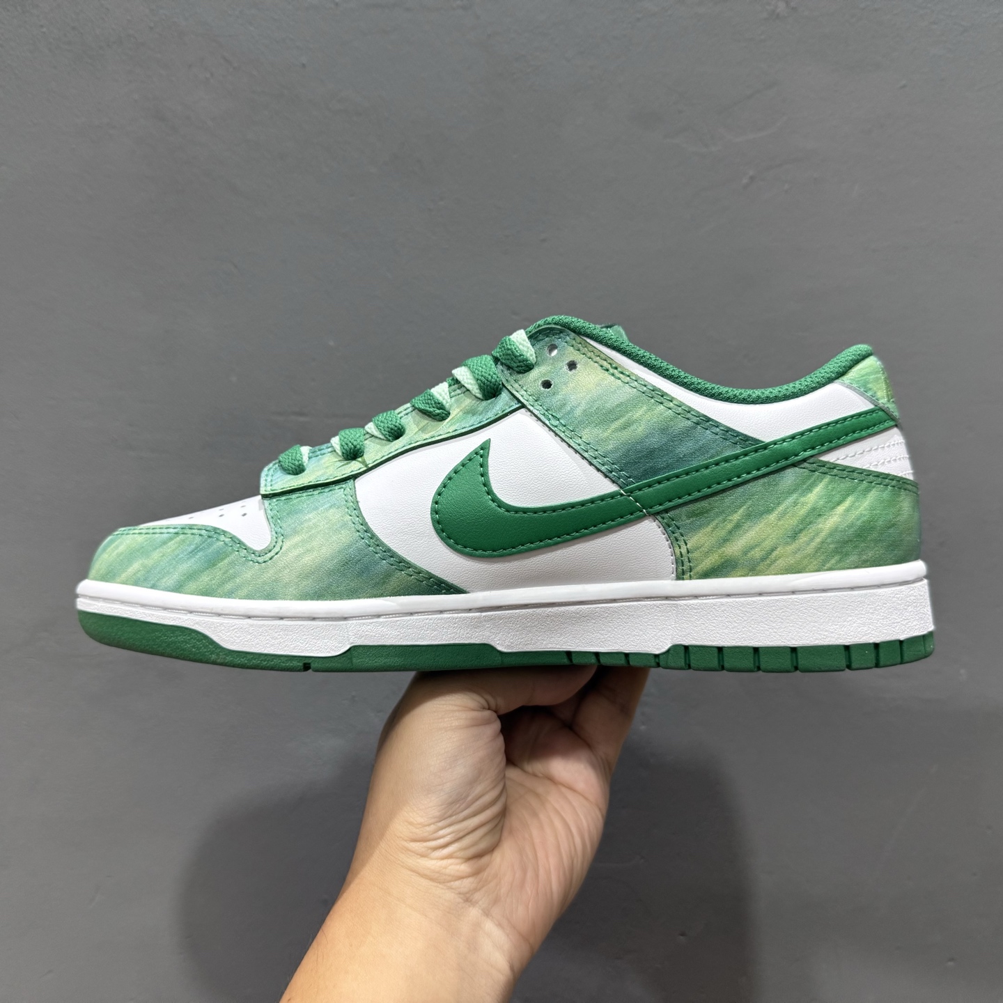 280 Nike Dunk Low 柳拂衣 白绿 当Dunk经典廓形邂逅东方自然诗韵 HF5441-101-Chinese UA Cheap High Quatity Brand Clothes Bags handbags Sneakers wholesale wholesaler seller from China Factory suppliers Fashion Clothing Shoes best Quality Beautiful Price 280 Nike Dunk Low 柳拂衣 白绿 当Dunk经典廓形邂逅东方自然诗韵 HF5441-101