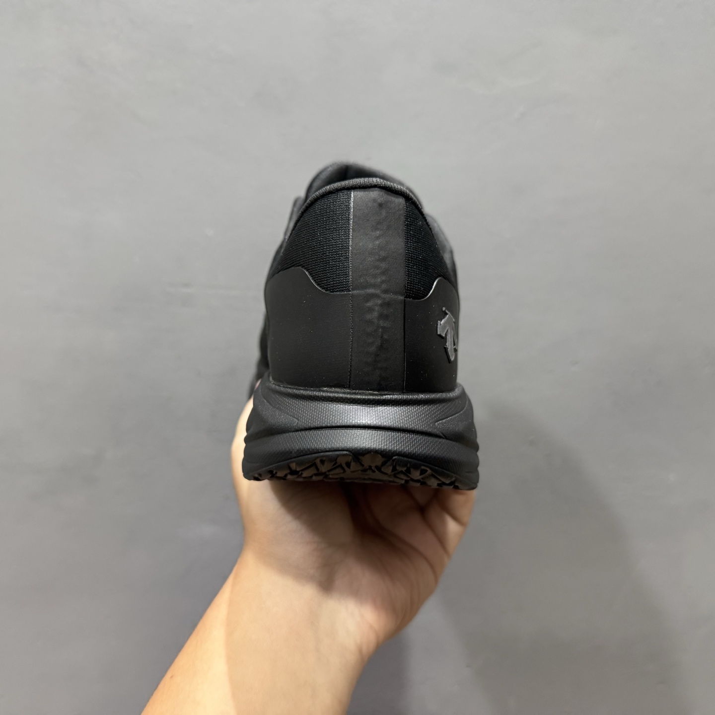 360 L/DESCENTE迪桑特轻盈缓震透气鞋面时尚休闲运动男子越野跑鞋-Chinese UA Cheap High Quatity Brand Clothes Bags handbags Sneakers wholesale wholesaler seller from China Factory suppliers Fashion Clothing Shoes best Quality Beautiful Price 360 L/DESCENTE迪桑特轻盈缓震透气鞋面时尚休闲运动男子越野跑鞋