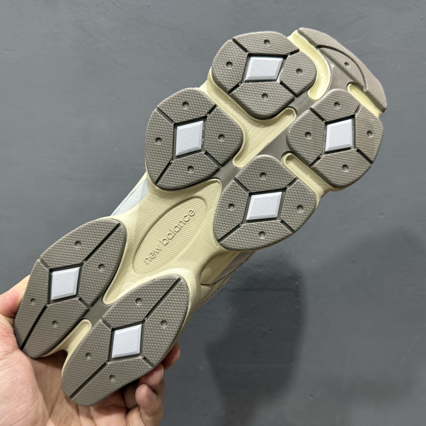 ¥240 纯原 New Balance NB9060 联名款 复古休闲运动慢跑鞋 U9060EEL-Chinese UA Cheap High Quatity Brand Clothes Bags handbags Sneakers wholesale wholesaler seller from China Factory suppliers Fashion Clothing Shoes best Quality Beautiful Price ¥240 纯原 New Balance NB9060 联名款 复古休闲运动慢跑鞋 U9060EEL