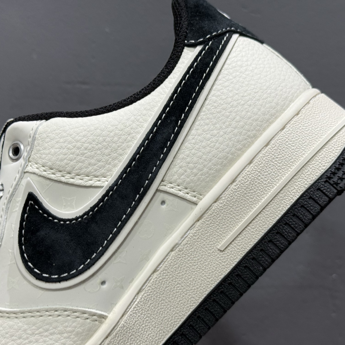 ¥260 Nike Air Force 1'07 Low LV联名 米黑勾红标 空军一号低帮休闲板鞋 YX5066-348-Chinese UA Cheap High Quatity Brand Clothes Bags handbags Sneakers wholesale wholesaler seller from China Factory suppliers Fashion Clothing Shoes best Quality Beautiful Price ¥260 Nike Air Force 1'07 Low LV联名 米黑勾红标 空军一号低帮休闲板鞋 YX5066-348