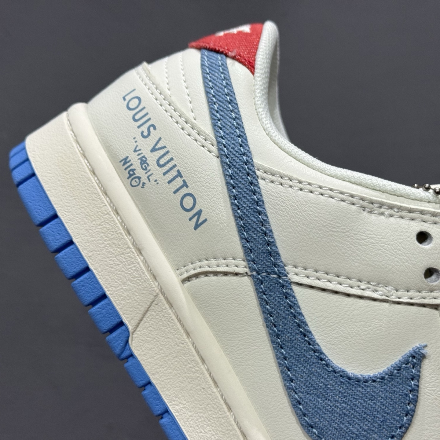 280 海外爆款限量发售!Nike SB Dunk Low“ LV联名——夏季冰蓝红” 周年高端定制 低帮休闲板鞋 SM6668-101-Chinese UA Cheap High Quatity Brand Clothes Bags handbags Sneakers wholesale wholesaler seller from China Factory suppliers Fashion Clothing Shoes best Quality Beautiful Price 280 海外爆款限量发售!Nike SB Dunk Low“ LV联名——夏季冰蓝红” 周年高端定制 低帮休闲板鞋 SM6668-101