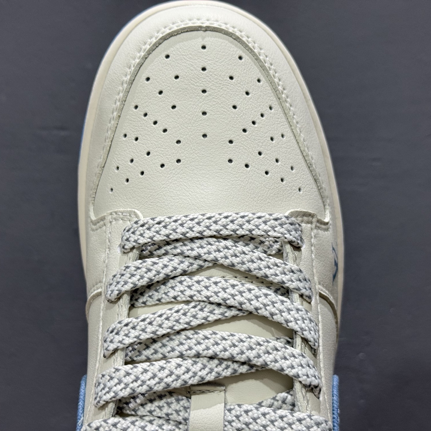 280 海外爆款限量发售!Nike SB Dunk Low“ LV联名——夏季冰蓝红” 周年高端定制 低帮休闲板鞋 SM6668-101-Chinese UA Cheap High Quatity Brand Clothes Bags handbags Sneakers wholesale wholesaler seller from China Factory suppliers Fashion Clothing Shoes best Quality Beautiful Price 280 海外爆款限量发售!Nike SB Dunk Low“ LV联名——夏季冰蓝红” 周年高端定制 低帮休闲板鞋 SM6668-101