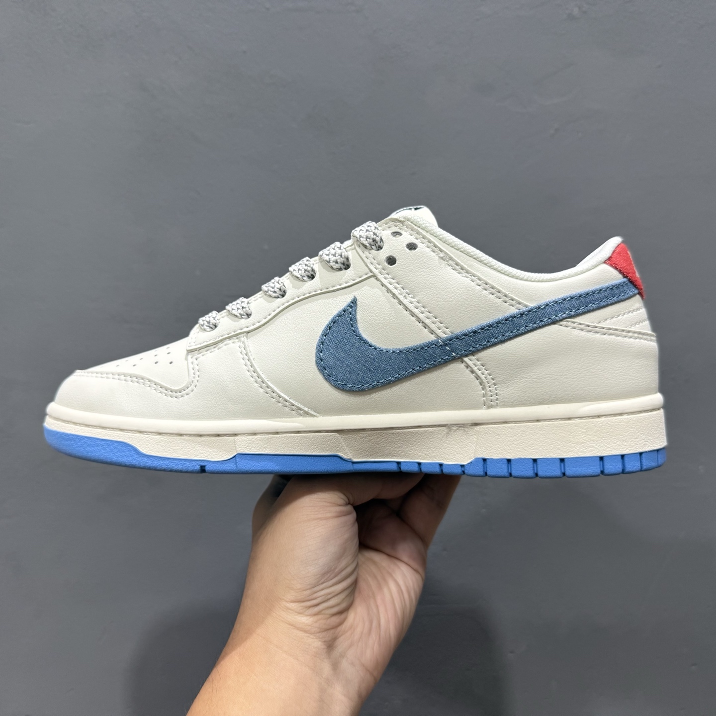 280 海外爆款限量发售!Nike SB Dunk Low“ LV联名——夏季冰蓝红” 周年高端定制 低帮休闲板鞋 SM6668-101-Chinese UA Cheap High Quatity Brand Clothes Bags handbags Sneakers wholesale wholesaler seller from China Factory suppliers Fashion Clothing Shoes best Quality Beautiful Price 280 海外爆款限量发售!Nike SB Dunk Low“ LV联名——夏季冰蓝红” 周年高端定制 低帮休闲板鞋 SM6668-101
