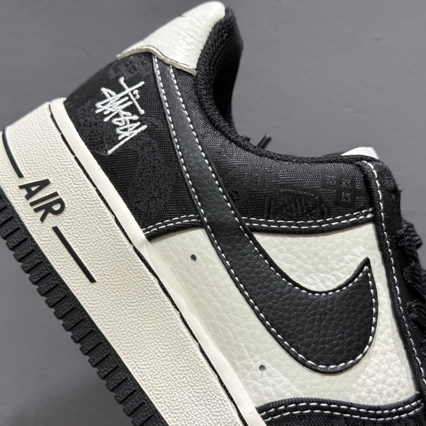 260 Stussy x NIke Air Force 1 黑丝绸 LW9279-013-Chinese UA Cheap High Quatity Brand Clothes Bags handbags Sneakers wholesale wholesaler seller from China Factory suppliers Fashion Clothing Shoes best Quality Beautiful Price 260 Stussy x NIke Air Force 1 黑丝绸 LW9279-013