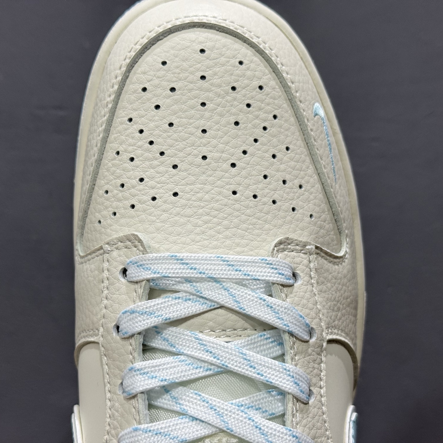 280 独家实拍Nike SB Dunk Low LV联名 米白浅蓝 周年高端定制 低帮休闲板鞋 KK1333-048-Chinese UA Cheap High Quatity Brand Clothes Bags handbags Sneakers wholesale wholesaler seller from China Factory suppliers Fashion Clothing Shoes best Quality Beautiful Price 280 独家实拍Nike SB Dunk Low LV联名 米白浅蓝 周年高端定制 低帮休闲板鞋 KK1333-048