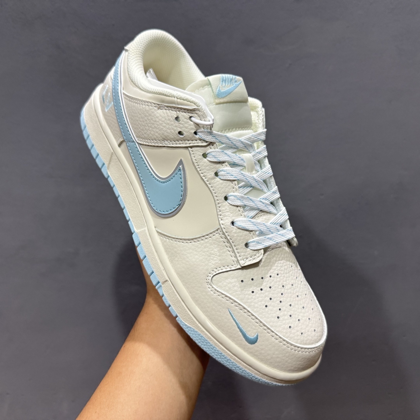 280 独家实拍Nike SB Dunk Low LV联名 米白浅蓝 周年高端定制 低帮休闲板鞋 KK1333-048-Chinese UA Cheap High Quatity Brand Clothes Bags handbags Sneakers wholesale wholesaler seller from China Factory suppliers Fashion Clothing Shoes best Quality Beautiful Price 280 独家实拍Nike SB Dunk Low LV联名 米白浅蓝 周年高端定制 低帮休闲板鞋 KK1333-048