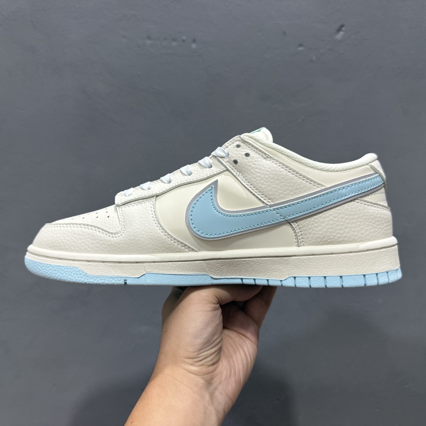 280 独家实拍Nike SB Dunk Low LV联名 米白浅蓝 周年高端定制 低帮休闲板鞋 KK1333-048-Chinese UA Cheap High Quatity Brand Clothes Bags handbags Sneakers wholesale wholesaler seller from China Factory suppliers Fashion Clothing Shoes best Quality Beautiful Price 280 独家实拍Nike SB Dunk Low LV联名 米白浅蓝 周年高端定制 低帮休闲板鞋 KK1333-048