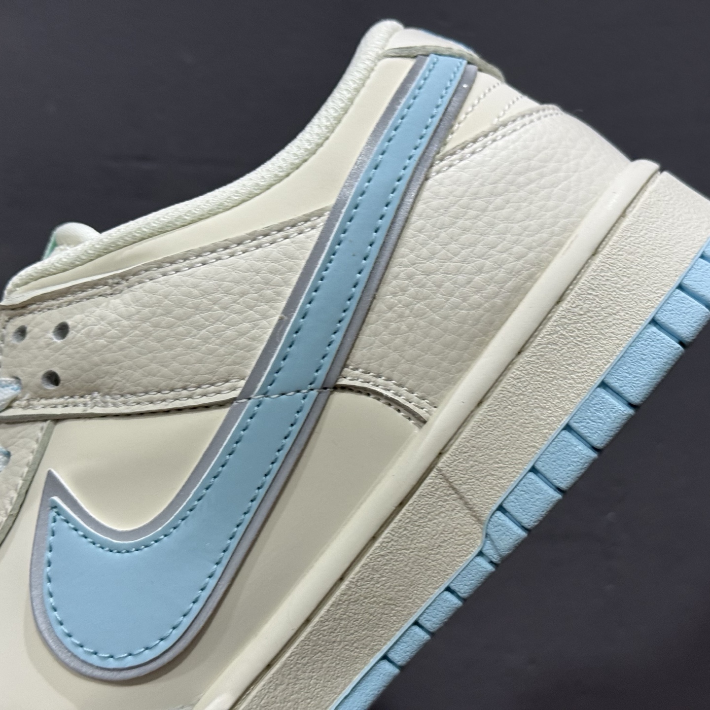 280 独家实拍Nike SB Dunk Low LV联名 米白浅蓝 周年高端定制 低帮休闲板鞋 KK1333-048-Chinese UA Cheap High Quatity Brand Clothes Bags handbags Sneakers wholesale wholesaler seller from China Factory suppliers Fashion Clothing Shoes best Quality Beautiful Price 280 独家实拍Nike SB Dunk Low LV联名 米白浅蓝 周年高端定制 低帮休闲板鞋 KK1333-048