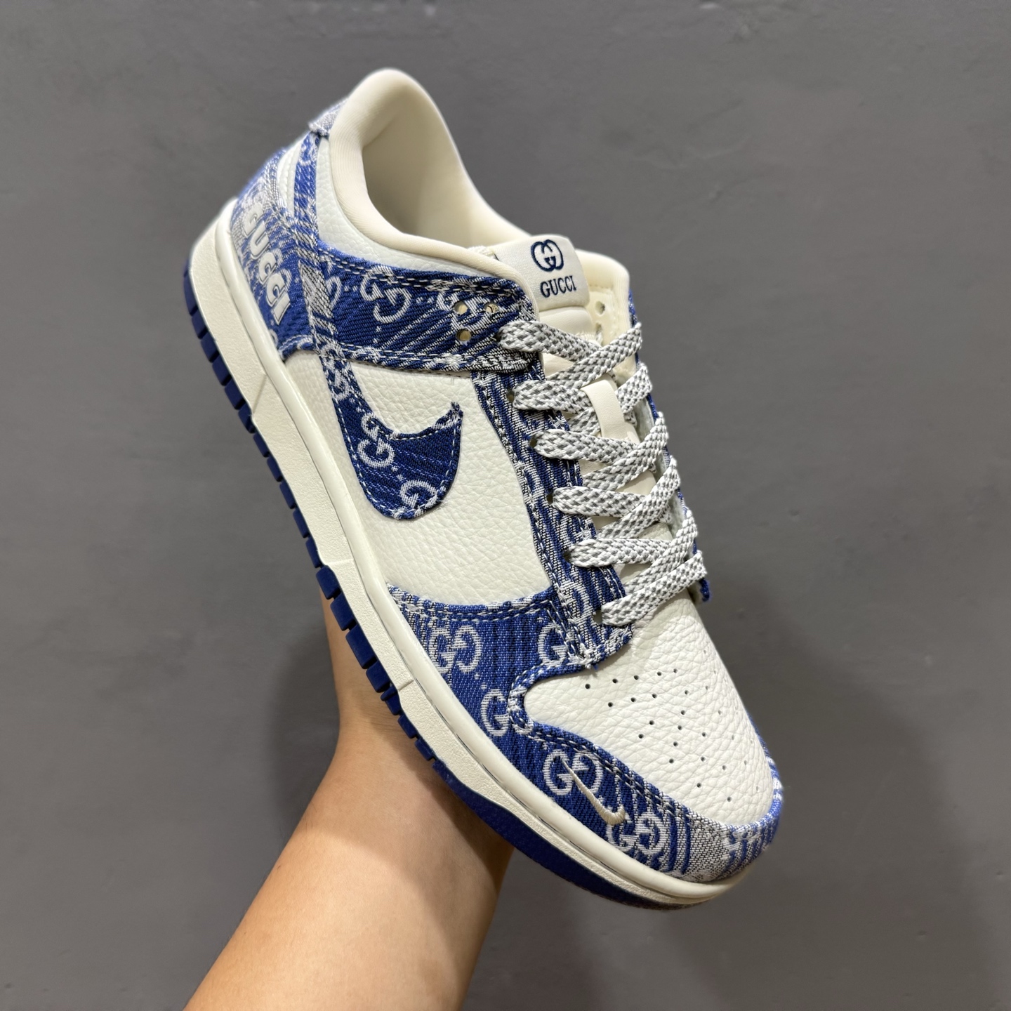 280 独家实拍Nike SB Dunk Low 古驰联名 灰蓝牛仔 周年高端定制 低帮休闲板鞋 SC9207-419-Chinese UA Cheap High Quatity Brand Clothes Bags handbags Sneakers wholesale wholesaler seller from China Factory suppliers Fashion Clothing Shoes best Quality Beautiful Price 280 独家实拍Nike SB Dunk Low 古驰联名 灰蓝牛仔 周年高端定制 低帮休闲板鞋 SC9207-419