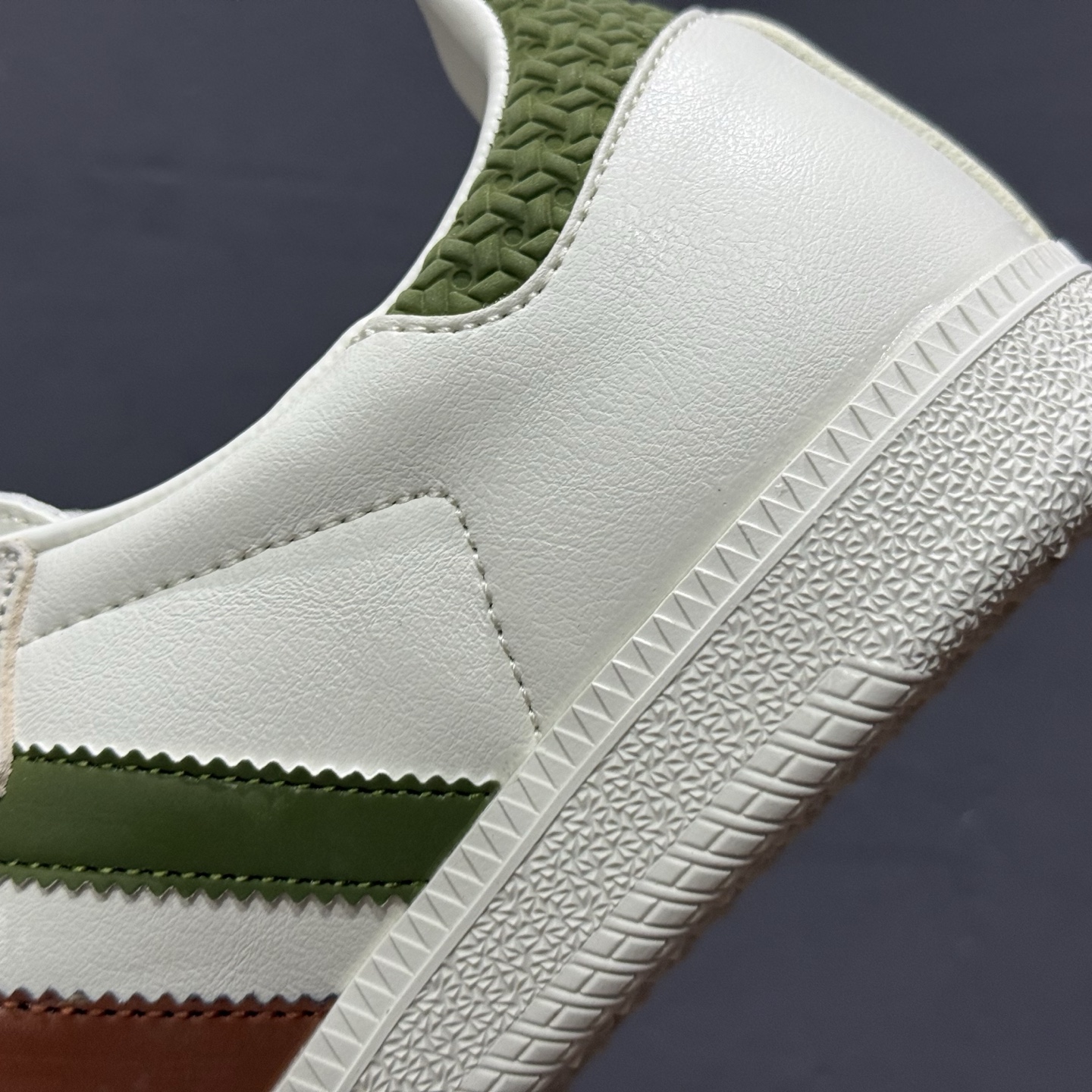 240 贝壳头阿迪Adidas originals SUPERSTAR “巴黎世家联名—奶白蓝”高端定制 低帮休闲板鞋 QF5805-Chinese UA Cheap High Quatity Brand Clothes Bags handbags Sneakers wholesale wholesaler seller from China Factory suppliers Fashion Clothing Shoes best Quality Beautiful Price 240 贝壳头阿迪Adidas originals SUPERSTAR “巴黎世家联名—奶白蓝”高端定制 低帮休闲板鞋 QF5805