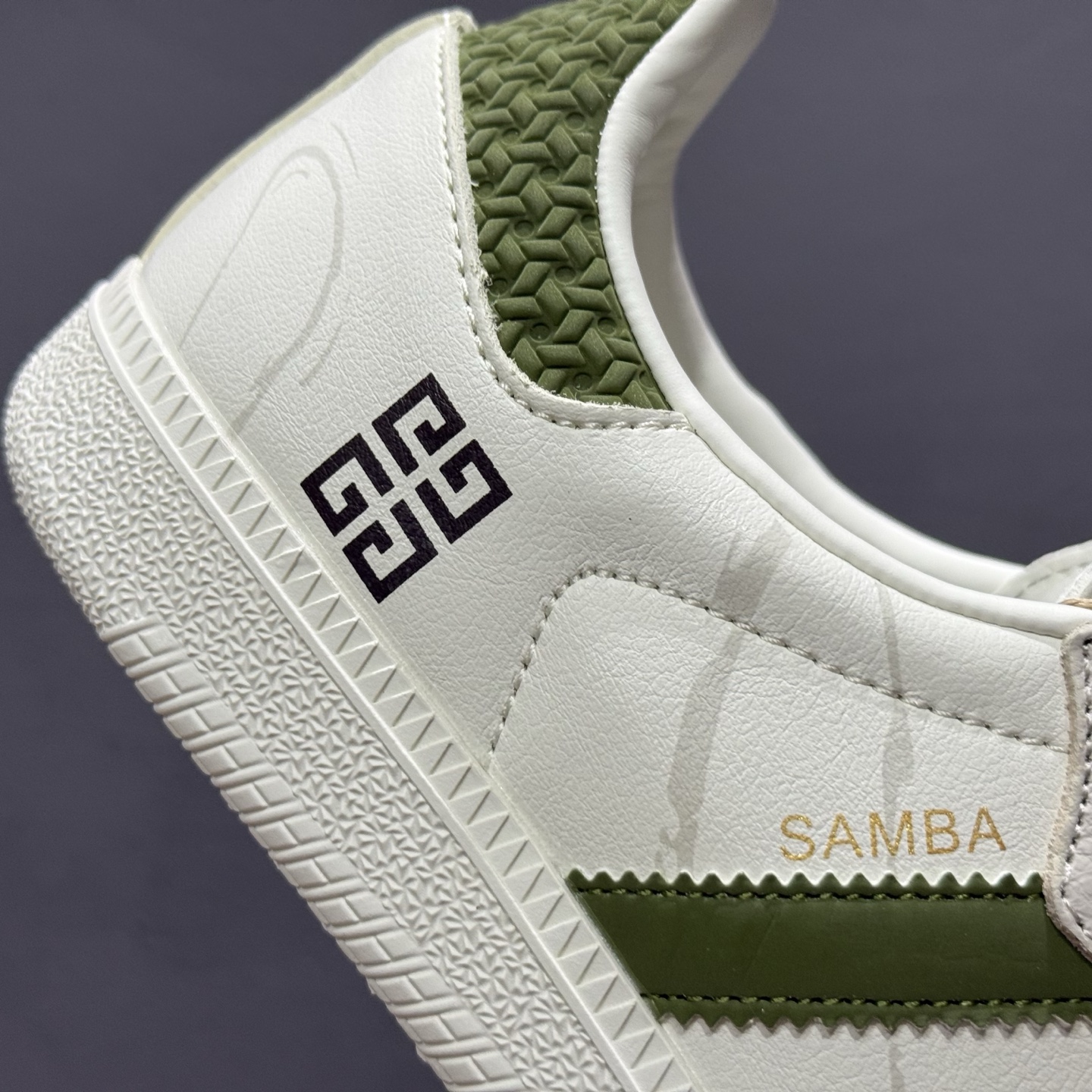 240 贝壳头阿迪Adidas originals SUPERSTAR “巴黎世家联名—奶白蓝”高端定制 低帮休闲板鞋 QF5805-Chinese UA Cheap High Quatity Brand Clothes Bags handbags Sneakers wholesale wholesaler seller from China Factory suppliers Fashion Clothing Shoes best Quality Beautiful Price 240 贝壳头阿迪Adidas originals SUPERSTAR “巴黎世家联名—奶白蓝”高端定制 低帮休闲板鞋 QF5805