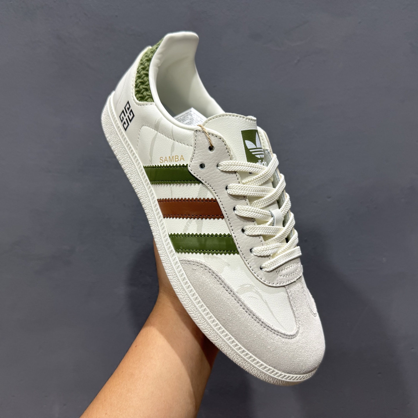 240 贝壳头阿迪Adidas originals SUPERSTAR “巴黎世家联名—奶白蓝”高端定制 低帮休闲板鞋 QF5805-Chinese UA Cheap High Quatity Brand Clothes Bags handbags Sneakers wholesale wholesaler seller from China Factory suppliers Fashion Clothing Shoes best Quality Beautiful Price 240 贝壳头阿迪Adidas originals SUPERSTAR “巴黎世家联名—奶白蓝”高端定制 低帮休闲板鞋 QF5805