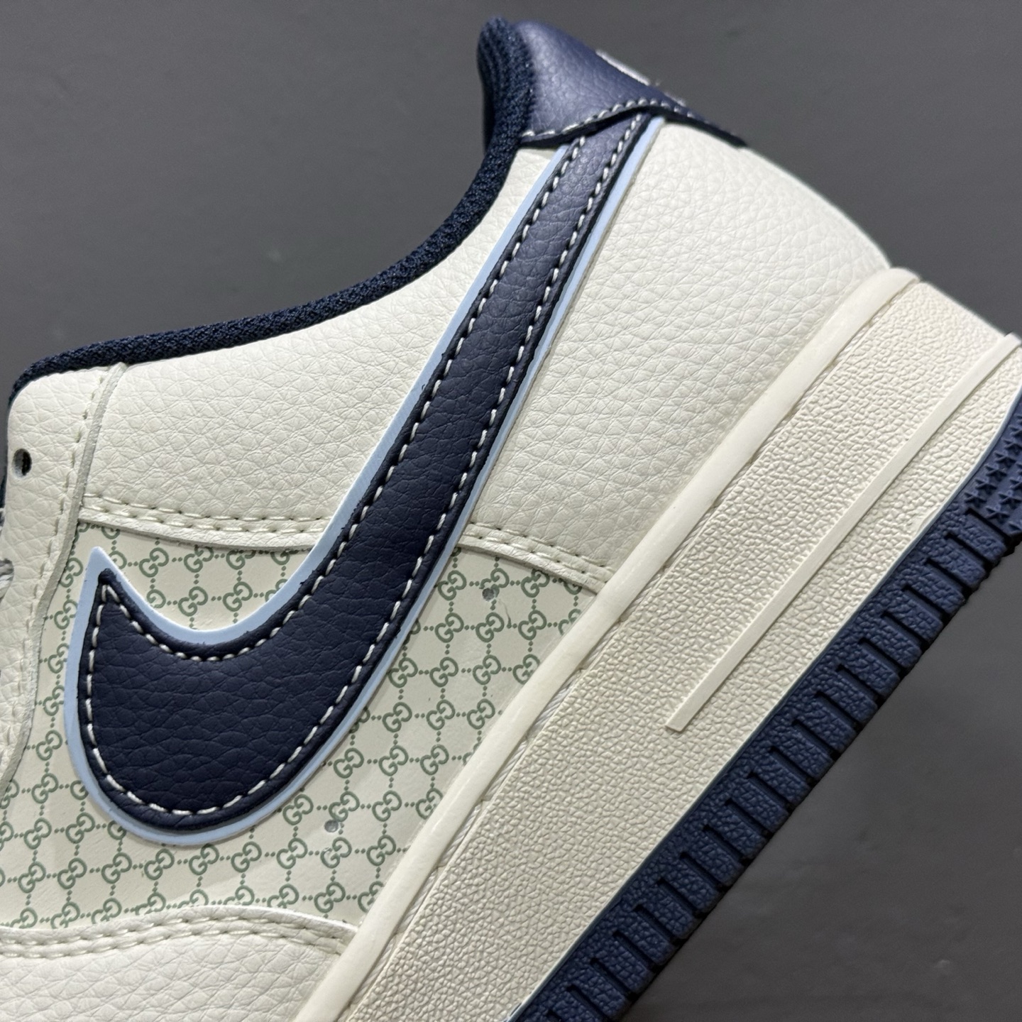 260 Nike Air Force 1‘07 Low 古驰联名 花纹蓝勾 空军一号低帮休闲板鞋 XS1958-564-Chinese UA Cheap High Quatity Brand Clothes Bags handbags Sneakers wholesale wholesaler seller from China Factory suppliers Fashion Clothing Shoes best Quality Beautiful Price 260 Nike Air Force 1‘07 Low 古驰联名 花纹蓝勾 空军一号低帮休闲板鞋 XS1958-564