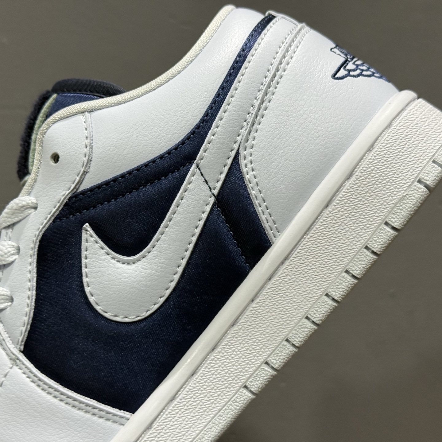 200 # Air Jordan AJ1 Low 低帮 灰蓝 FZ8778-044-Chinese UA Cheap High Quatity Brand Clothes Bags handbags Sneakers wholesale wholesaler seller from China Factory suppliers Fashion Clothing Shoes best Quality Beautiful Price 200 # Air Jordan AJ1 Low 低帮 灰蓝 FZ8778-044