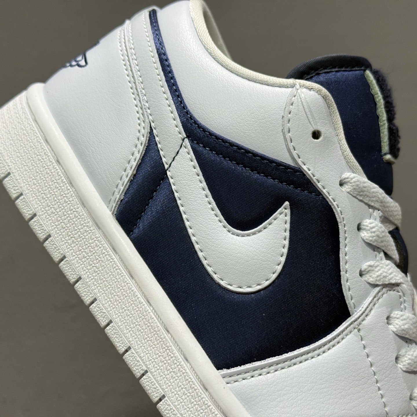 200 # Air Jordan AJ1 Low 低帮 灰蓝 FZ8778-044-Chinese UA Cheap High Quatity Brand Clothes Bags handbags Sneakers wholesale wholesaler seller from China Factory suppliers Fashion Clothing Shoes best Quality Beautiful Price 200 # Air Jordan AJ1 Low 低帮 灰蓝 FZ8778-044