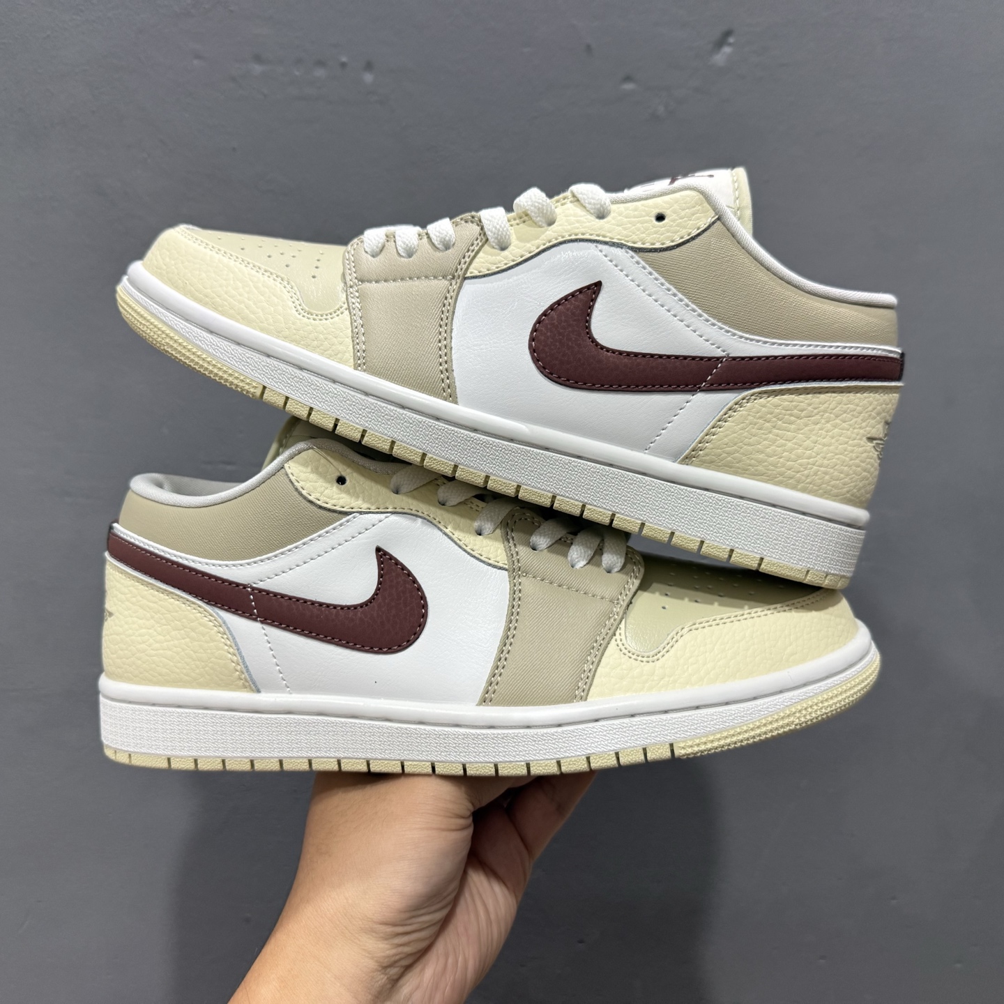 220 Air Jordan 1 Low 米白红 AJ1乔1低帮休闲板鞋 HV6530-100-Chinese UA Cheap High Quatity Brand Clothes Bags handbags Sneakers wholesale wholesaler seller from China Factory suppliers Fashion Clothing Shoes best Quality Beautiful Price 220 Air Jordan 1 Low 米白红 AJ1乔1低帮休闲板鞋 HV6530-100