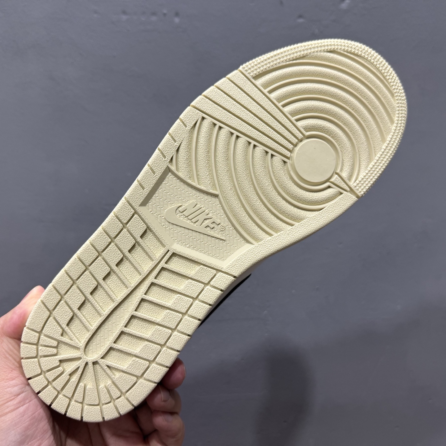 220 Air Jordan 1 Low 米白红 AJ1乔1低帮休闲板鞋 HV6530-100-Chinese UA Cheap High Quatity Brand Clothes Bags handbags Sneakers wholesale wholesaler seller from China Factory suppliers Fashion Clothing Shoes best Quality Beautiful Price 220 Air Jordan 1 Low 米白红 AJ1乔1低帮休闲板鞋 HV6530-100