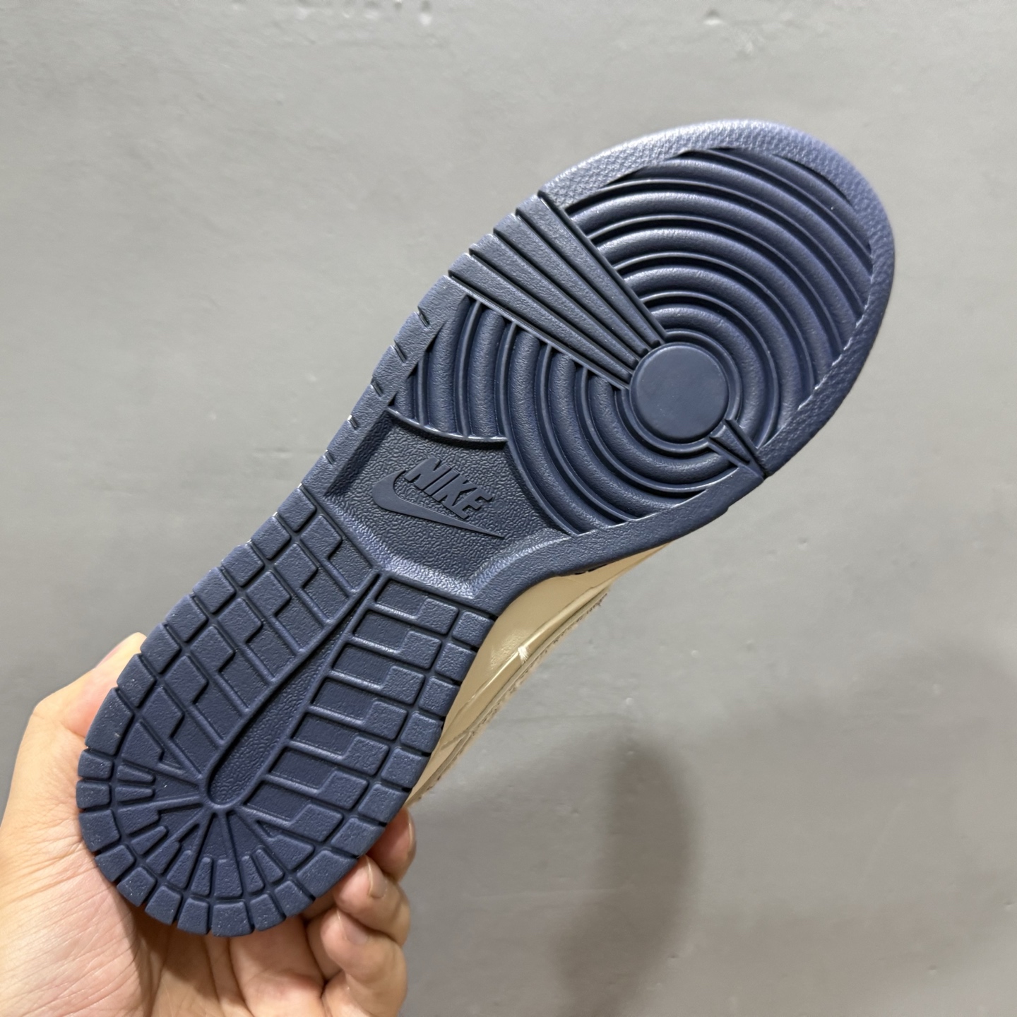 280 海外爆款限量发售!Nike SB Dunk Low“ LV联名—牛仔灰红拼接” 周年高端定制 低帮休闲板鞋 JP1628-038-Chinese UA Cheap High Quatity Brand Clothes Bags handbags Sneakers wholesale wholesaler seller from China Factory suppliers Fashion Clothing Shoes best Quality Beautiful Price 280 海外爆款限量发售!Nike SB Dunk Low“ LV联名—牛仔灰红拼接” 周年高端定制 低帮休闲板鞋 JP1628-038