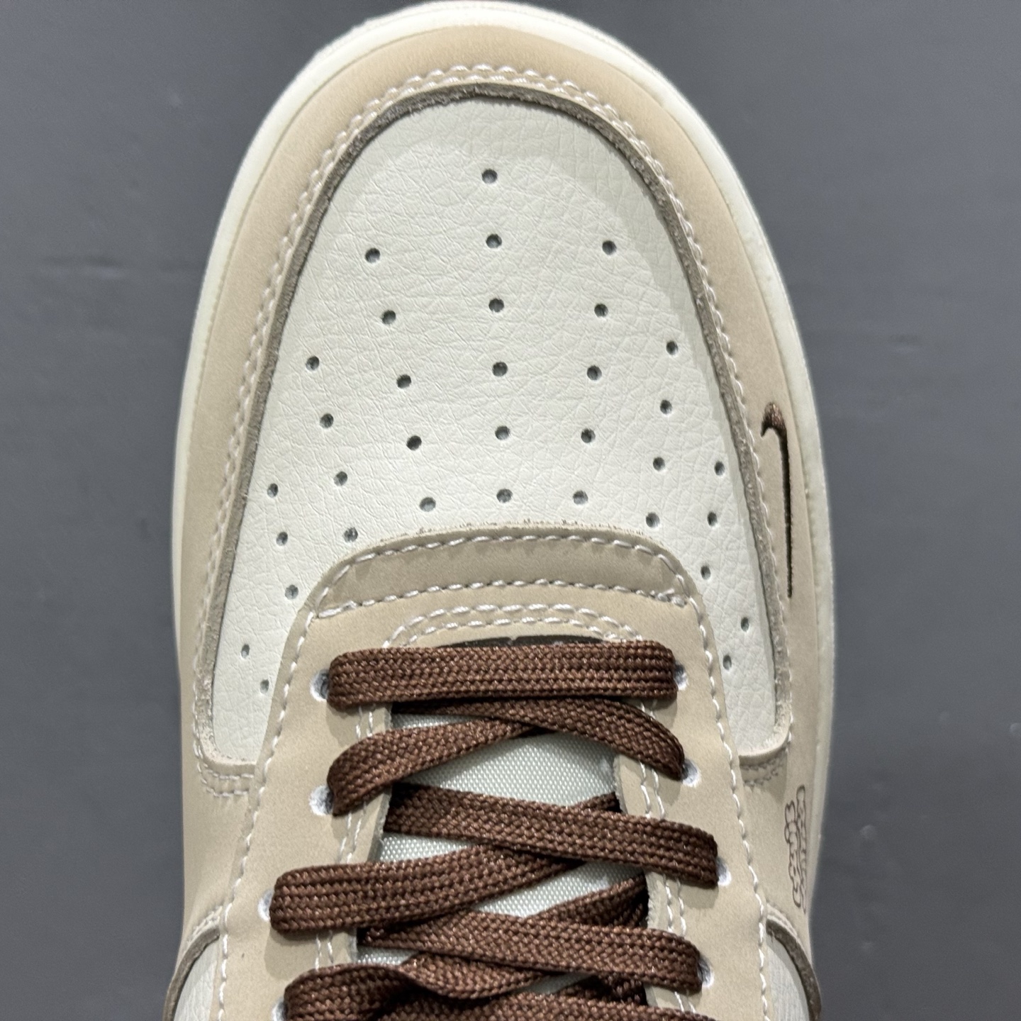 ¥260 Nike Air Force 1'07 Low LV联名 棕布勾 空军一号低帮休闲板鞋 KK1988-091-Chinese UA Cheap High Quatity Brand Clothes Bags handbags Sneakers wholesale wholesaler seller from China Factory suppliers Fashion Clothing Shoes best Quality Beautiful Price ¥260 Nike Air Force 1'07 Low LV联名 棕布勾 空军一号低帮休闲板鞋 KK1988-091