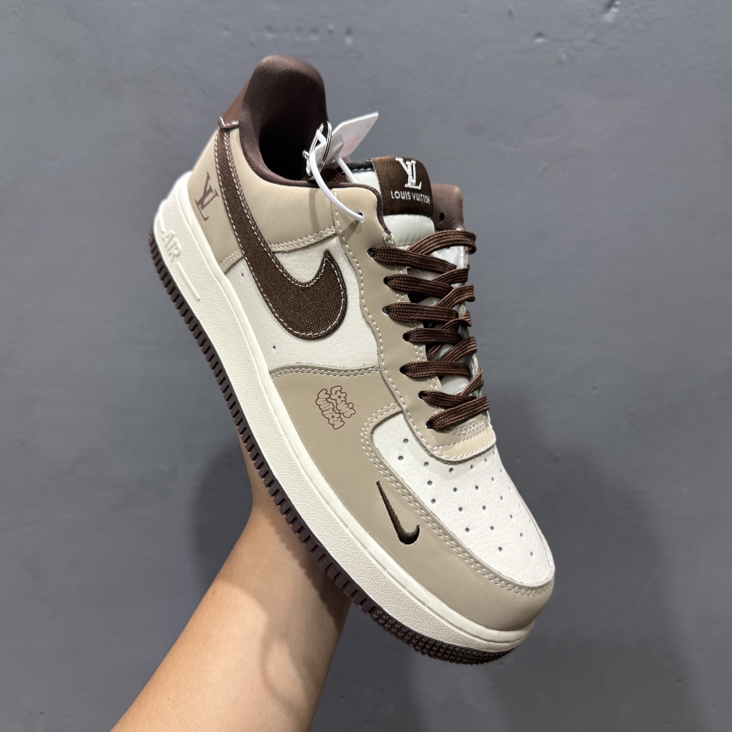 ¥260 Nike Air Force 1'07 Low LV联名 棕布勾 空军一号低帮休闲板鞋 KK1988-091-Chinese UA Cheap High Quatity Brand Clothes Bags handbags Sneakers wholesale wholesaler seller from China Factory suppliers Fashion Clothing Shoes best Quality Beautiful Price ¥260 Nike Air Force 1'07 Low LV联名 棕布勾 空军一号低帮休闲板鞋 KK1988-091