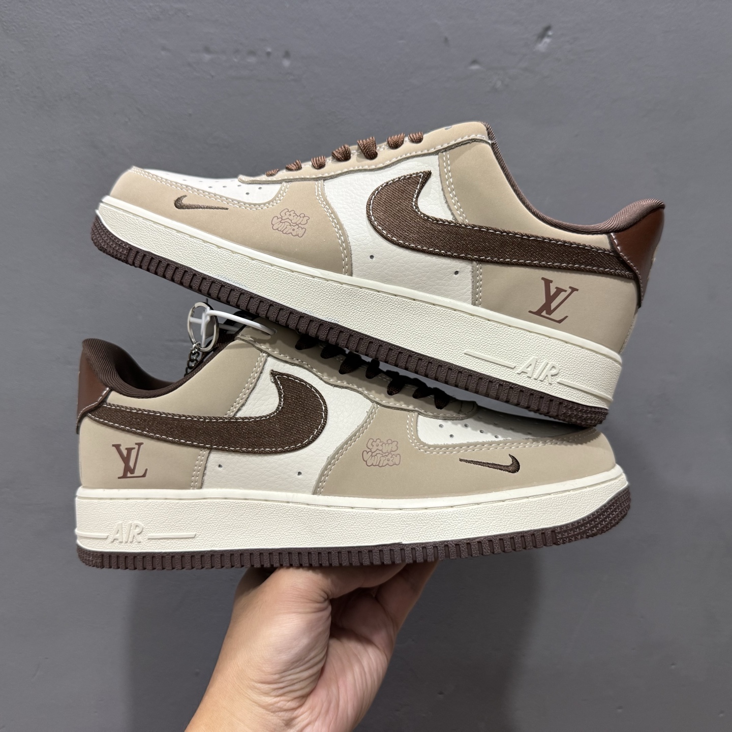 ¥260 Nike Air Force 1'07 Low LV联名 棕布勾 空军一号低帮休闲板鞋 KK1988-091-Chinese UA Cheap High Quatity Brand Clothes Bags handbags Sneakers wholesale wholesaler seller from China Factory suppliers Fashion Clothing Shoes best Quality Beautiful Price ¥260 Nike Air Force 1'07 Low LV联名 棕布勾 空军一号低帮休闲板鞋 KK1988-091
