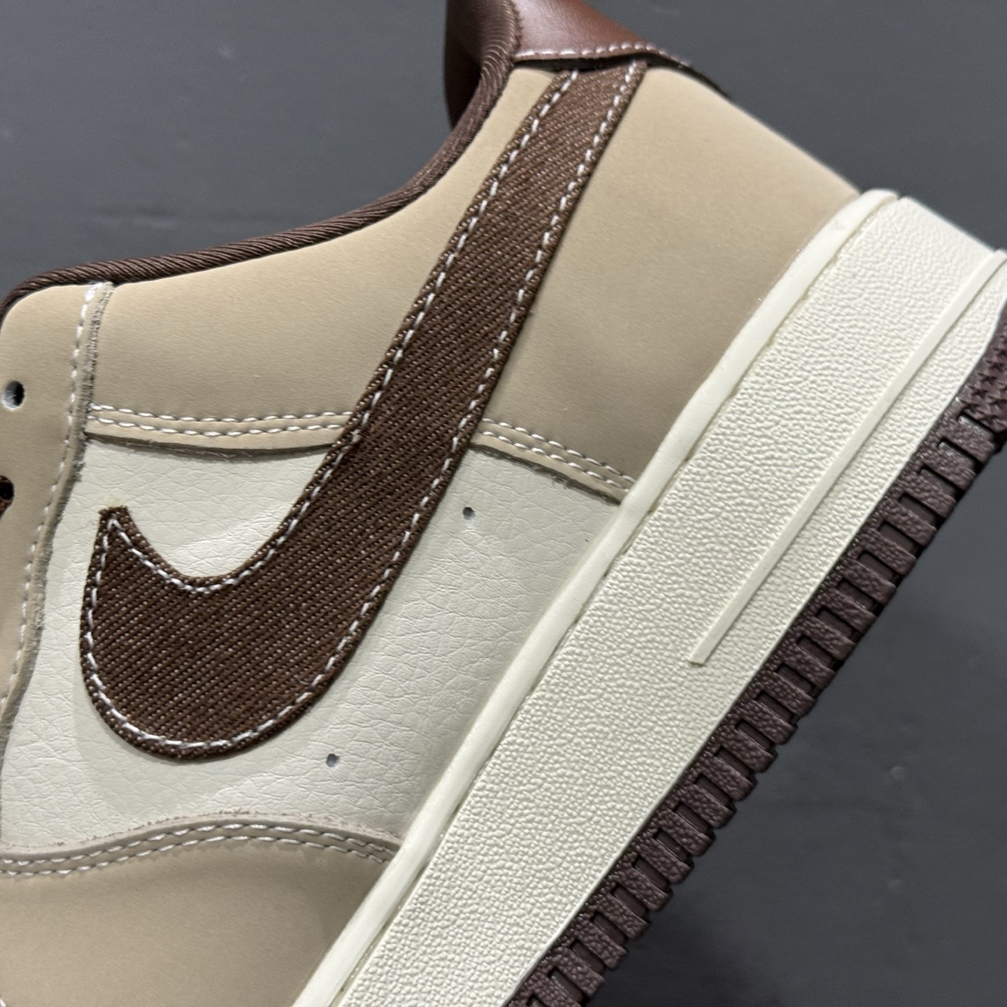 ¥260 Nike Air Force 1'07 Low LV联名 棕布勾 空军一号低帮休闲板鞋 KK1988-091-Chinese UA Cheap High Quatity Brand Clothes Bags handbags Sneakers wholesale wholesaler seller from China Factory suppliers Fashion Clothing Shoes best Quality Beautiful Price ¥260 Nike Air Force 1'07 Low LV联名 棕布勾 空军一号低帮休闲板鞋 KK1988-091