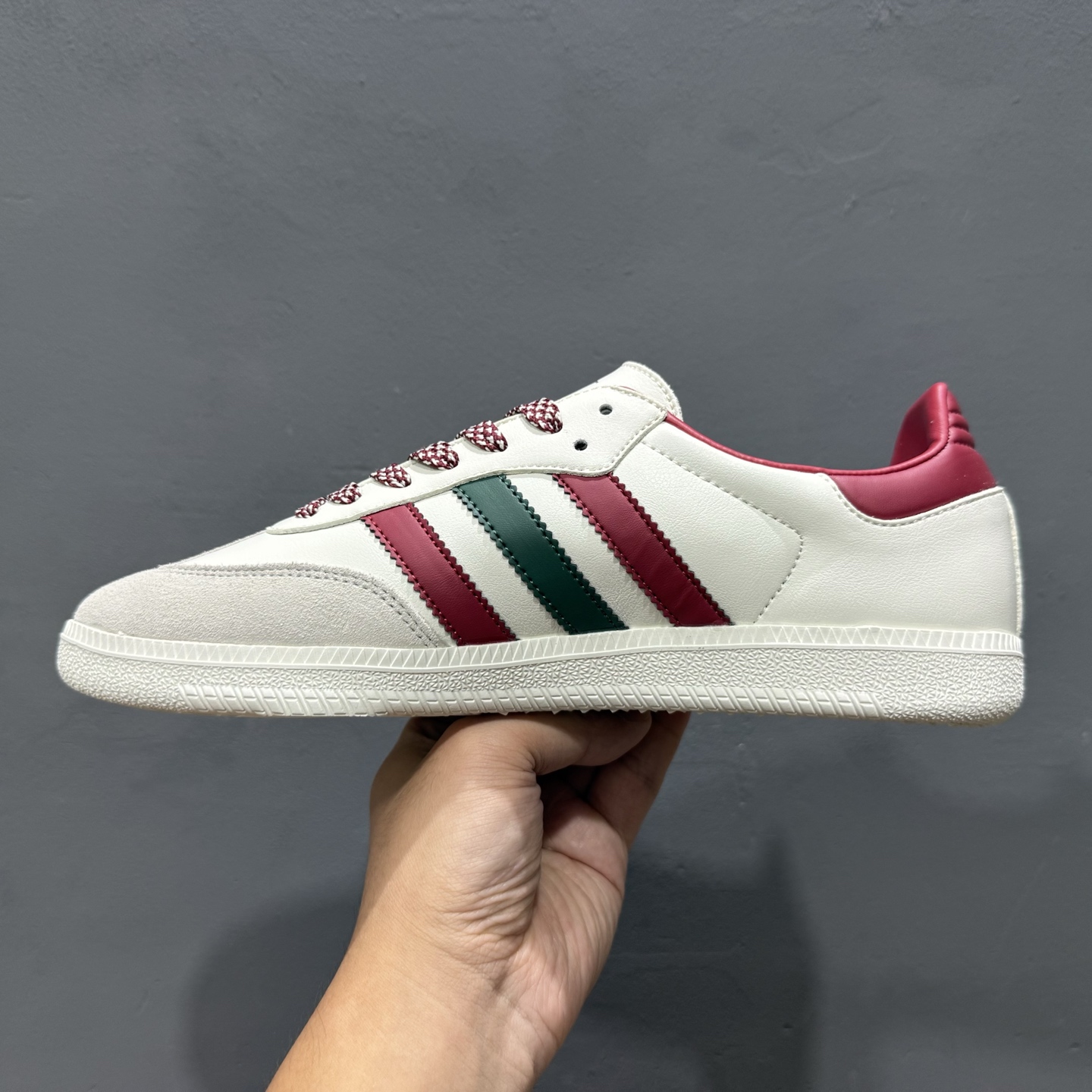 220 贝壳头阿迪Adidas originals SUPERSTAR “巴黎世家联名—奶白蓝”高端定制 低帮休闲板鞋 QF5801-Chinese UA Cheap High Quatity Brand Clothes Bags handbags Sneakers wholesale wholesaler seller from China Factory suppliers Fashion Clothing Shoes best Quality Beautiful Price 220 贝壳头阿迪Adidas originals SUPERSTAR “巴黎世家联名—奶白蓝”高端定制 低帮休闲板鞋 QF5801