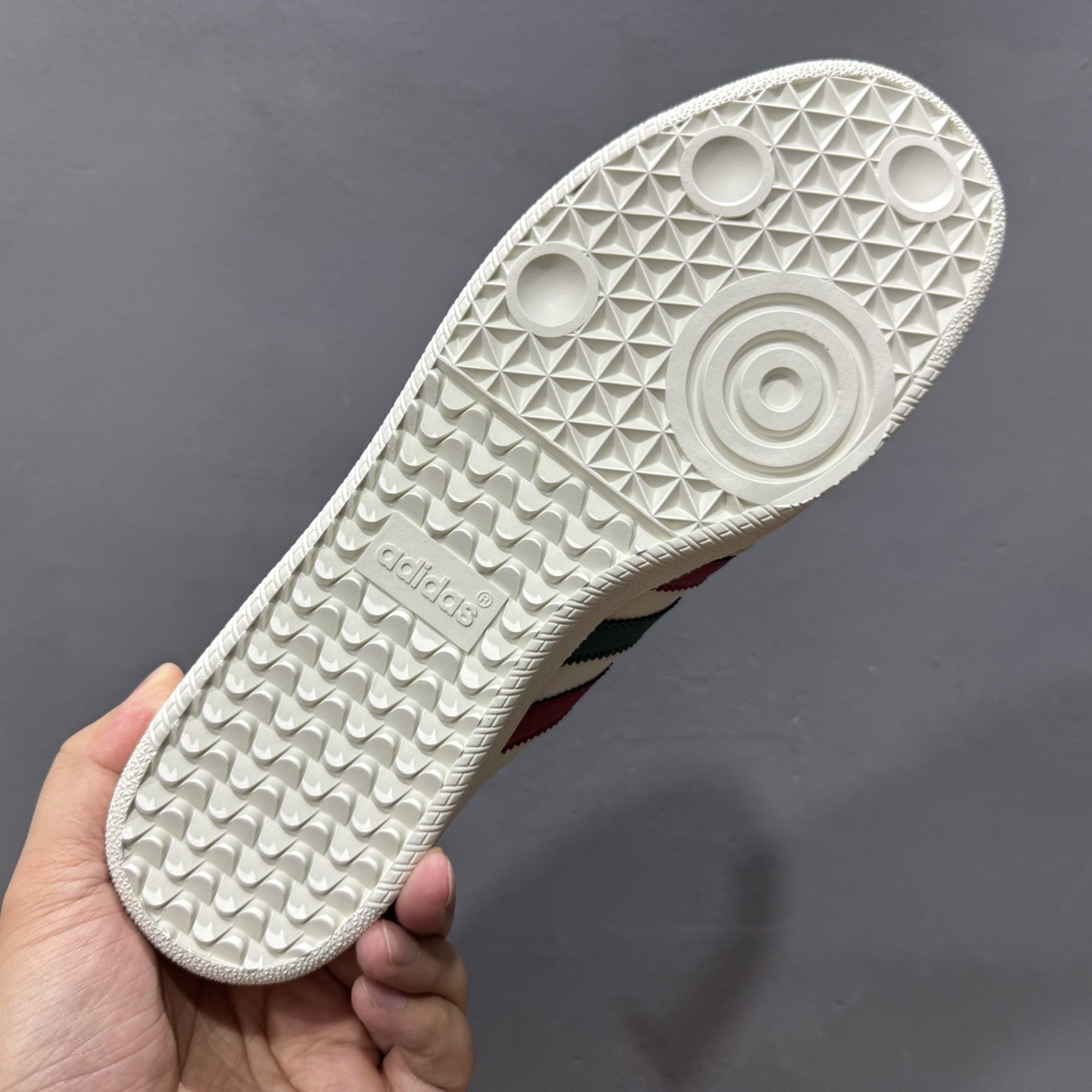 220 贝壳头阿迪Adidas originals SUPERSTAR “巴黎世家联名—奶白蓝”高端定制 低帮休闲板鞋 QF5801-Chinese UA Cheap High Quatity Brand Clothes Bags handbags Sneakers wholesale wholesaler seller from China Factory suppliers Fashion Clothing Shoes best Quality Beautiful Price 220 贝壳头阿迪Adidas originals SUPERSTAR “巴黎世家联名—奶白蓝”高端定制 低帮休闲板鞋 QF5801