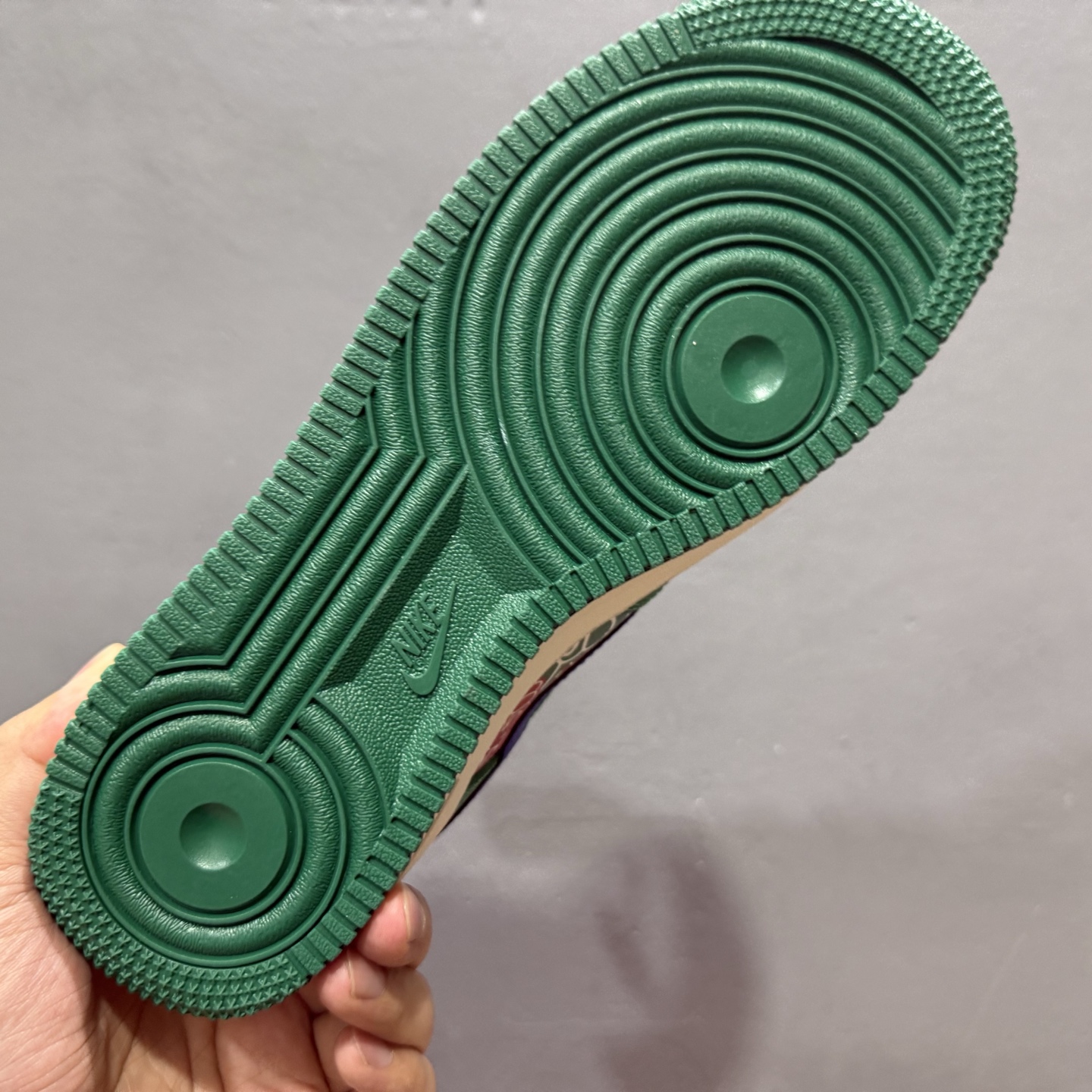 260 独家实拍Nike Air Force 1‘07 Low 联名 双拼绿蓝勾 空军一号低帮休闲板鞋 KJ1688-007-Chinese UA Cheap High Quatity Brand Clothes Bags handbags Sneakers wholesale wholesaler seller from China Factory suppliers Fashion Clothing Shoes best Quality Beautiful Price 260 独家实拍Nike Air Force 1‘07 Low 联名 双拼绿蓝勾 空军一号低帮休闲板鞋 KJ1688-007