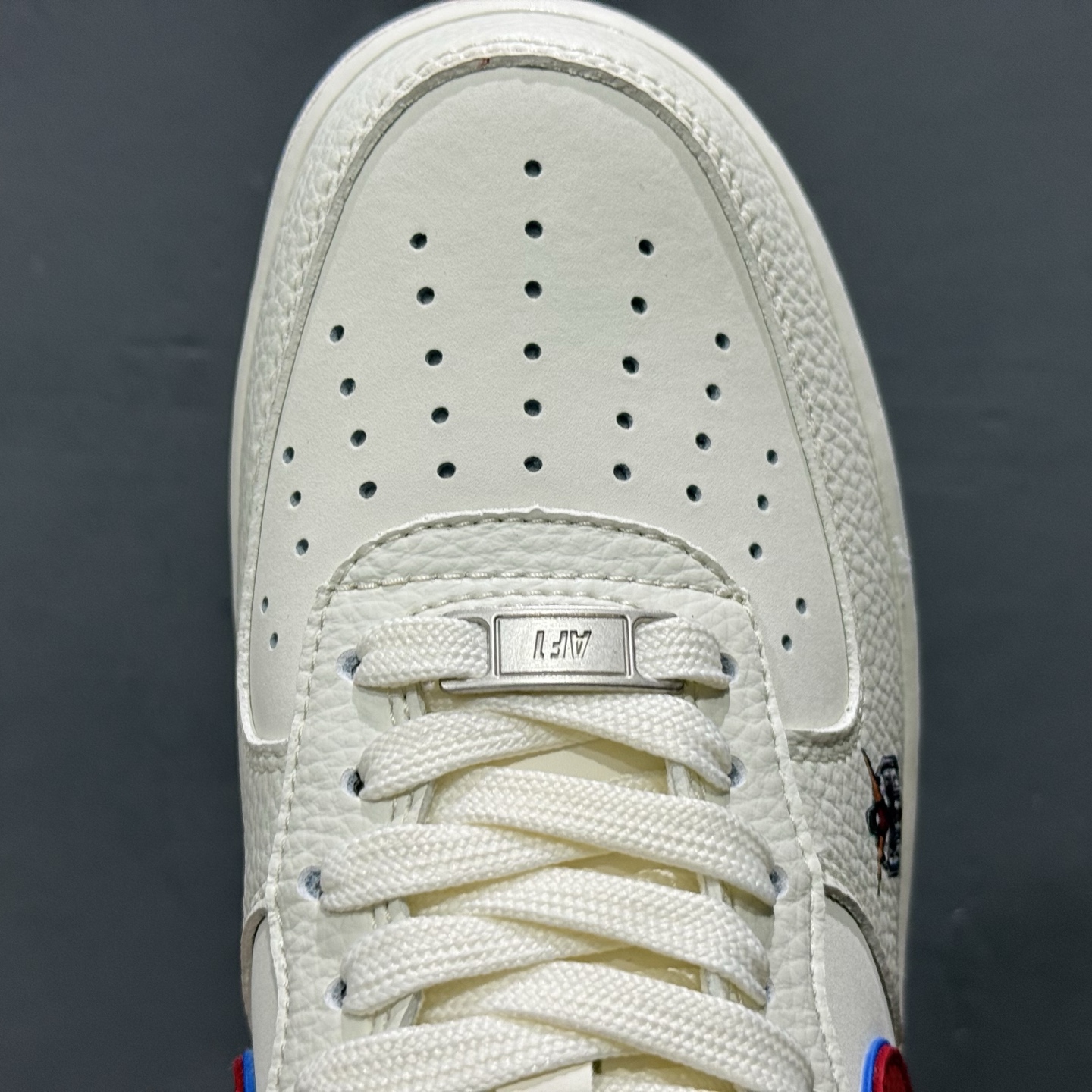 260 独家实拍Nike Air Force 1‘07 Low 万代联名 白红蓝 空军一号低帮休闲板鞋 SC0601-565-Chinese UA Cheap High Quatity Brand Clothes Bags handbags Sneakers wholesale wholesaler seller from China Factory suppliers Fashion Clothing Shoes best Quality Beautiful Price 260 独家实拍Nike Air Force 1‘07 Low 万代联名 白红蓝 空军一号低帮休闲板鞋 SC0601-565