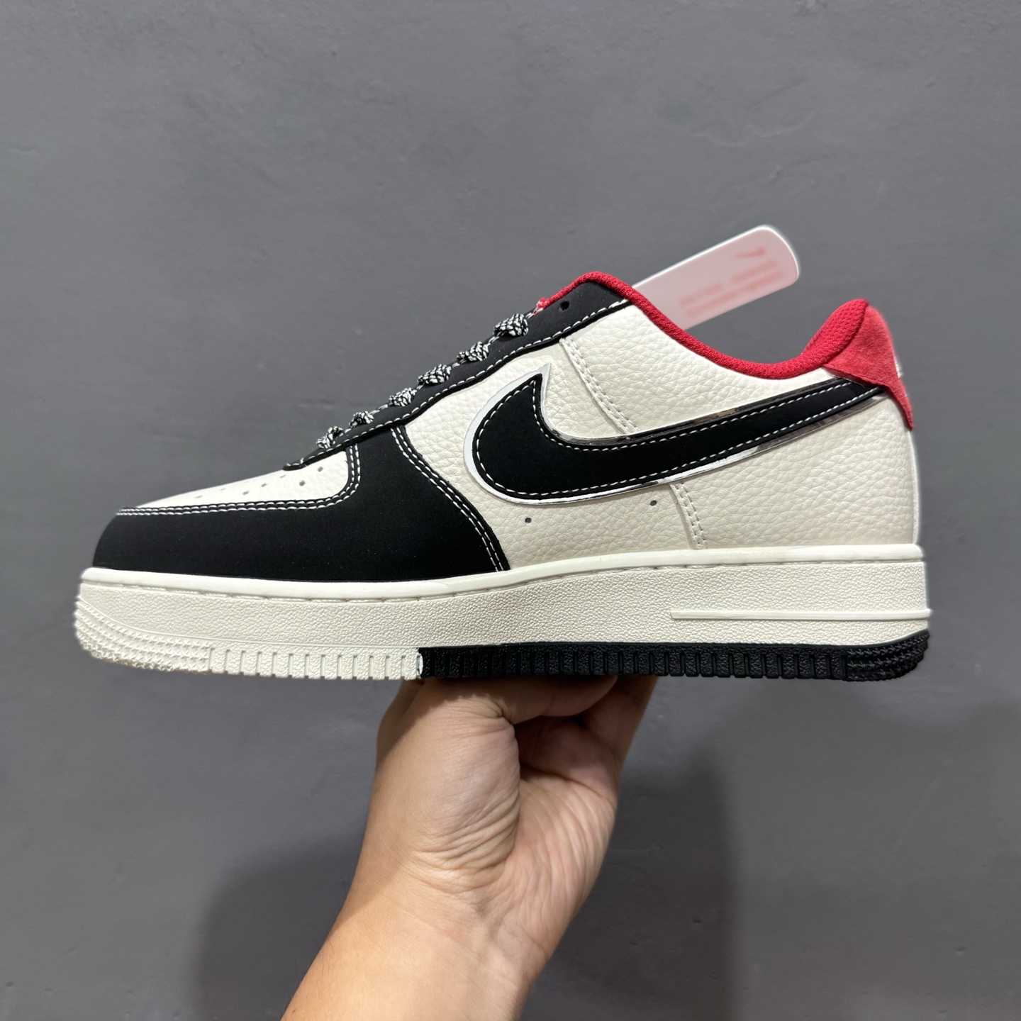 260 独家实拍Nike Air Force 1‘07 Low LV联名 双拼黑红 空军一号低帮休闲板鞋 CS5288-022-Chinese UA Cheap High Quatity Brand Clothes Bags handbags Sneakers wholesale wholesaler seller from China Factory suppliers Fashion Clothing Shoes best Quality Beautiful Price 260 独家实拍Nike Air Force 1‘07 Low LV联名 双拼黑红 空军一号低帮休闲板鞋 CS5288-022