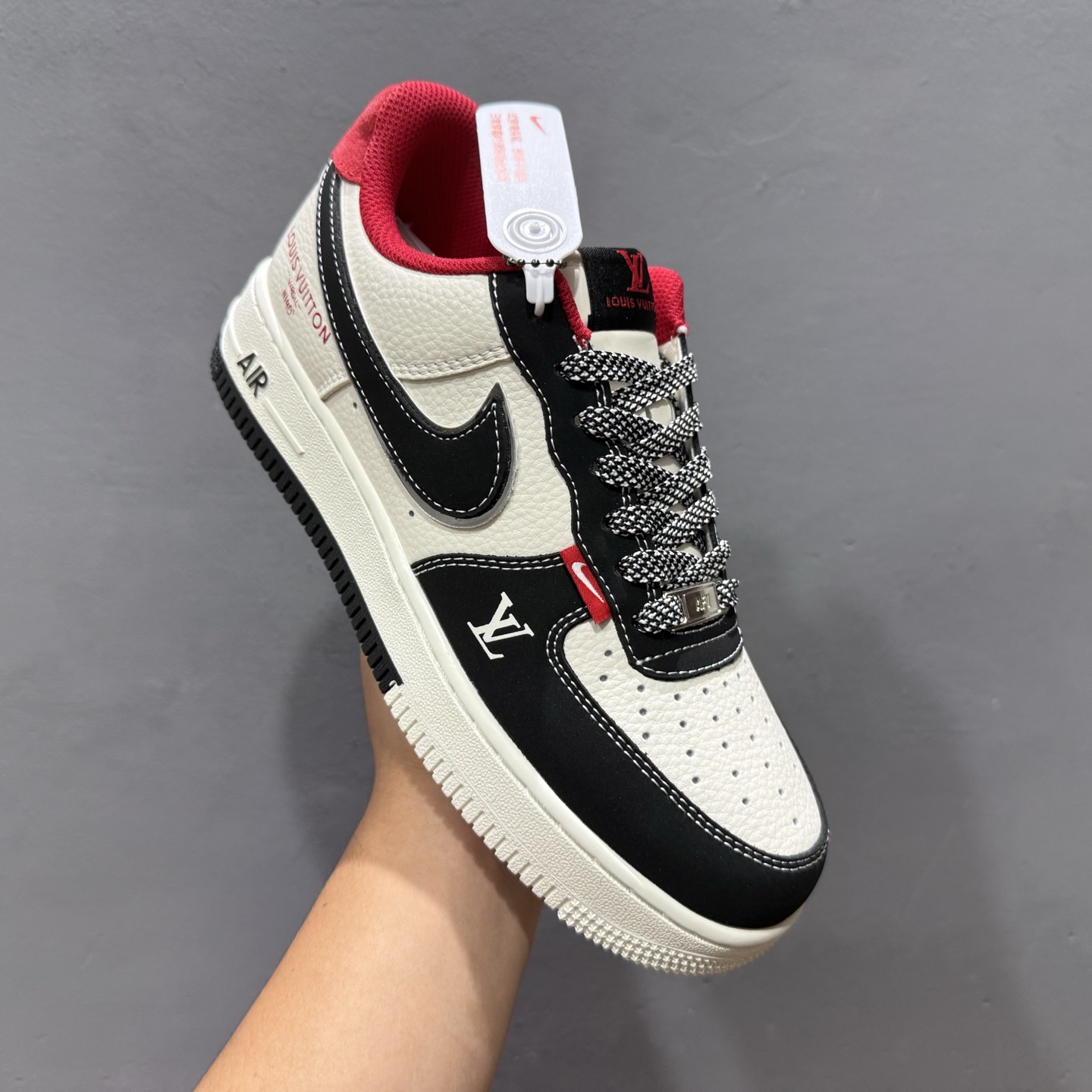260 独家实拍Nike Air Force 1‘07 Low LV联名 双拼黑红 空军一号低帮休闲板鞋 CS5288-022-Chinese UA Cheap High Quatity Brand Clothes Bags handbags Sneakers wholesale wholesaler seller from China Factory suppliers Fashion Clothing Shoes best Quality Beautiful Price 260 独家实拍Nike Air Force 1‘07 Low LV联名 双拼黑红 空军一号低帮休闲板鞋 CS5288-022