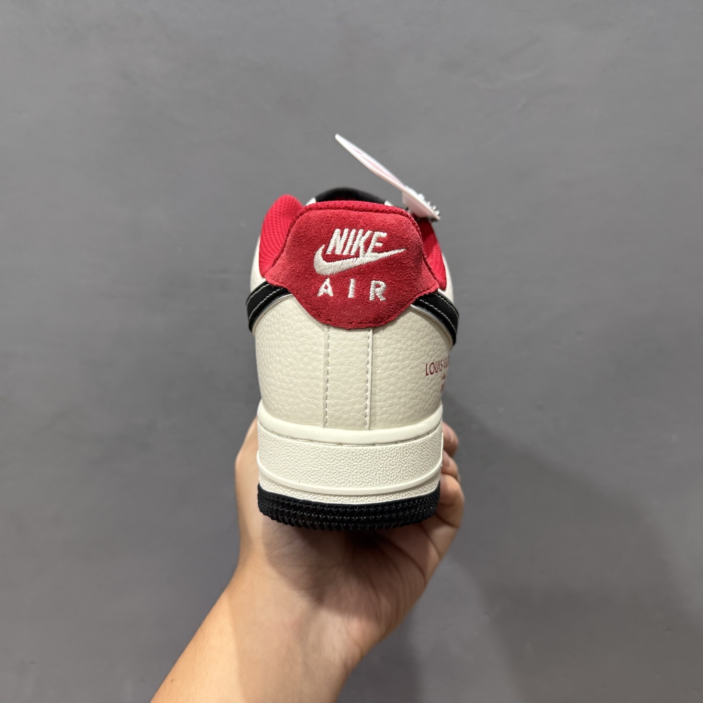 260 独家实拍Nike Air Force 1‘07 Low LV联名 双拼黑红 空军一号低帮休闲板鞋 CS5288-022-Chinese UA Cheap High Quatity Brand Clothes Bags handbags Sneakers wholesale wholesaler seller from China Factory suppliers Fashion Clothing Shoes best Quality Beautiful Price 260 独家实拍Nike Air Force 1‘07 Low LV联名 双拼黑红 空军一号低帮休闲板鞋 CS5288-022