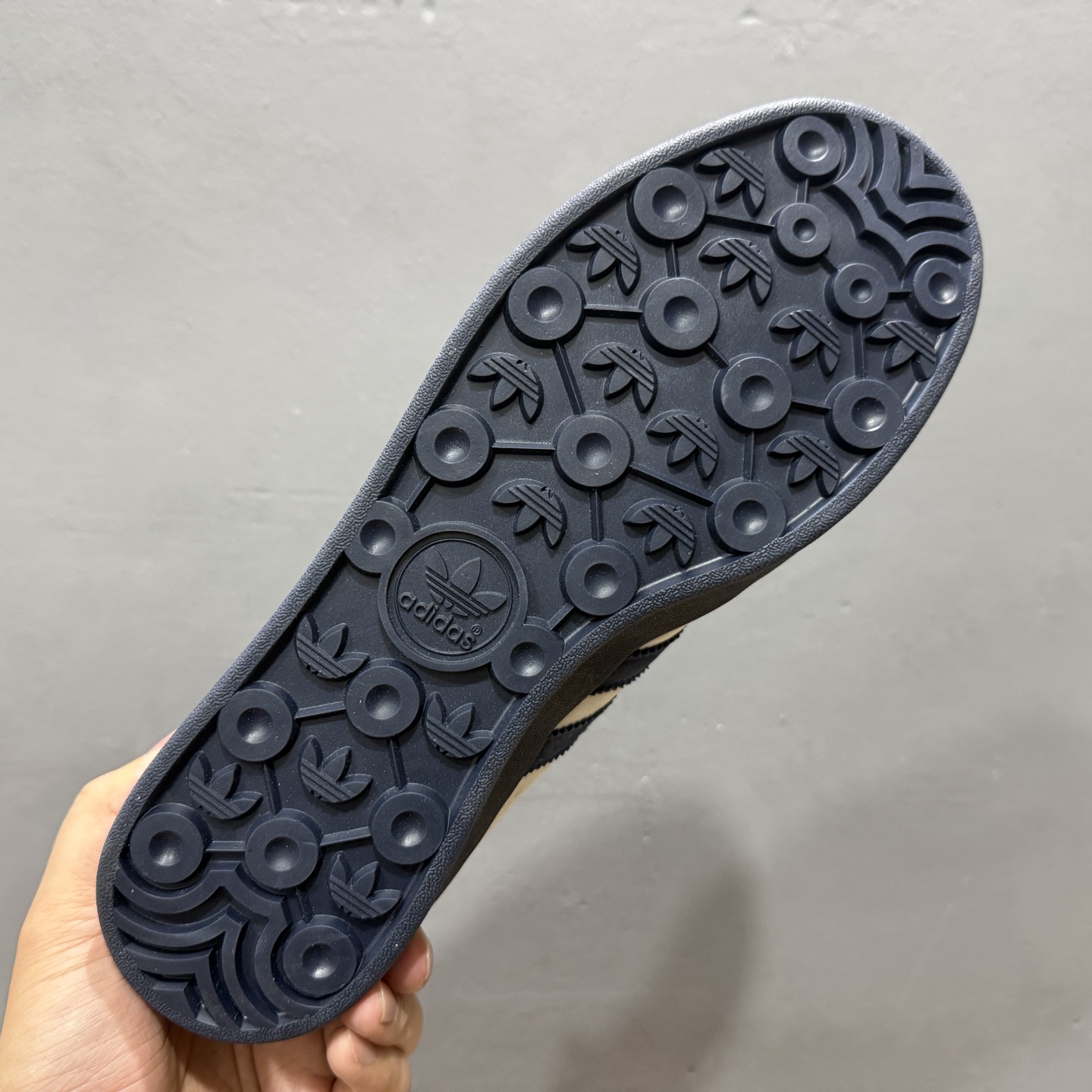 220 独家实拍Adidas Samba OG 桑巴舞街头系列德训运动板鞋采 SC9207-727-Chinese UA Cheap High Quatity Brand Clothes Bags handbags Sneakers wholesale wholesaler seller from China Factory suppliers Fashion Clothing Shoes best Quality Beautiful Price 220 独家实拍Adidas Samba OG 桑巴舞街头系列德训运动板鞋采 SC9207-727