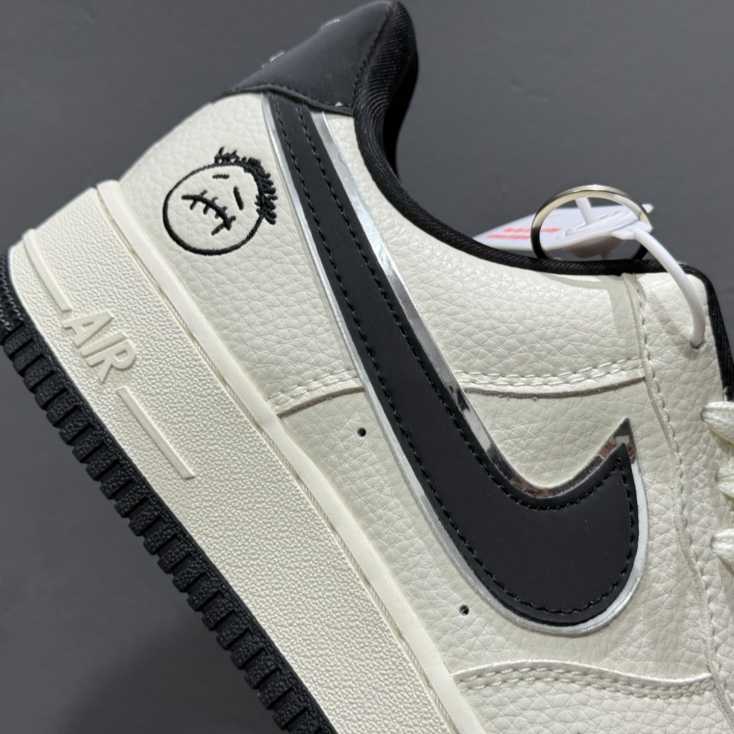 ¥260 Nike Air Force 1'07 Low 米黑鬼脸 空军一号低帮休闲板鞋 DF0188-072-Chinese UA Cheap High Quatity Brand Clothes Bags handbags Sneakers wholesale wholesaler seller from China Factory suppliers Fashion Clothing Shoes best Quality Beautiful Price ¥260 Nike Air Force 1'07 Low 米黑鬼脸 空军一号低帮休闲板鞋 DF0188-072