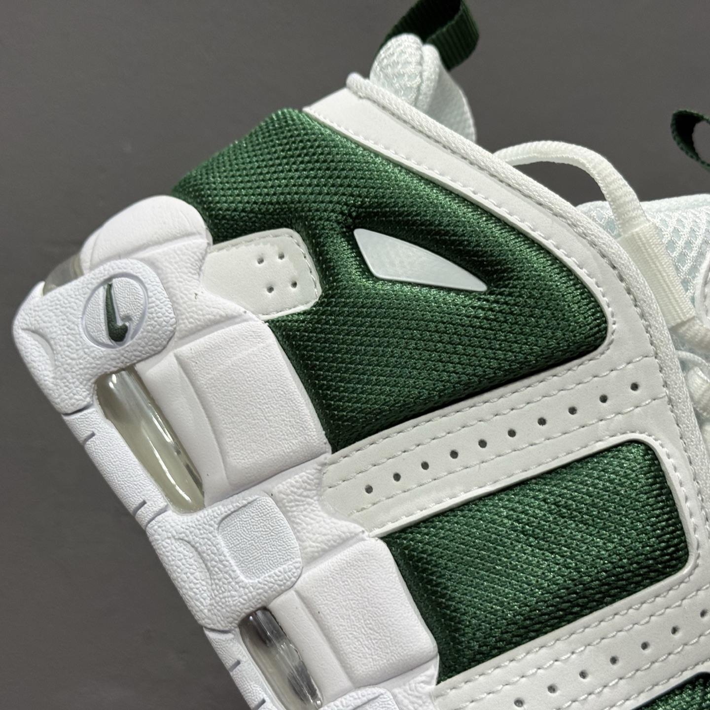 260 Air More Uptempo 大AIR网面 代表着历史最高版本皮蓬 FZ3055-102-Chinese UA Cheap High Quatity Brand Clothes Bags handbags Sneakers wholesale wholesaler seller from China Factory suppliers Fashion Clothing Shoes best Quality Beautiful Price 260 Air More Uptempo 大AIR网面 代表着历史最高版本皮蓬 FZ3055-102