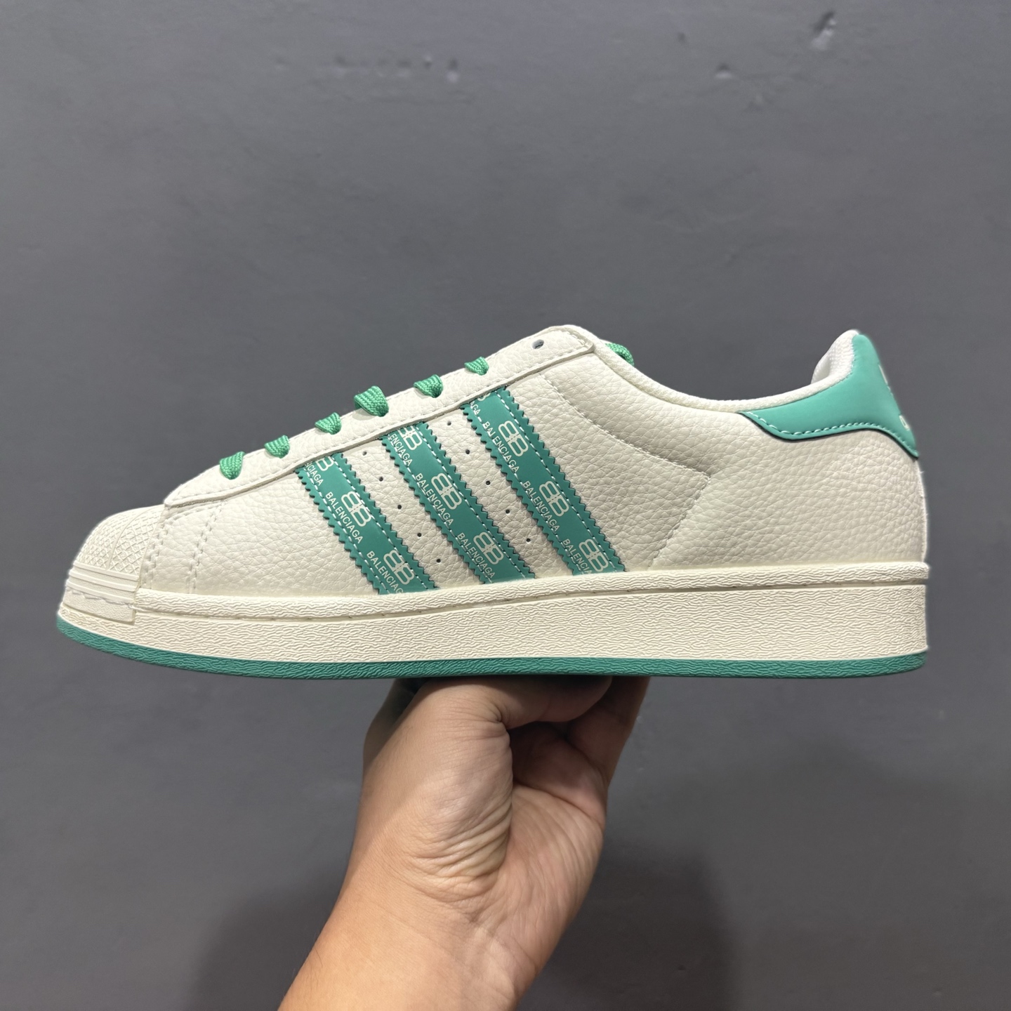 240 Adidas Originals Superstar 联名款 经典贝壳头 AD8016-Chinese UA Cheap High Quatity Brand Clothes Bags handbags Sneakers wholesale wholesaler seller from China Factory suppliers Fashion Clothing Shoes best Quality Beautiful Price 240 Adidas Originals Superstar 联名款 经典贝壳头 AD8016