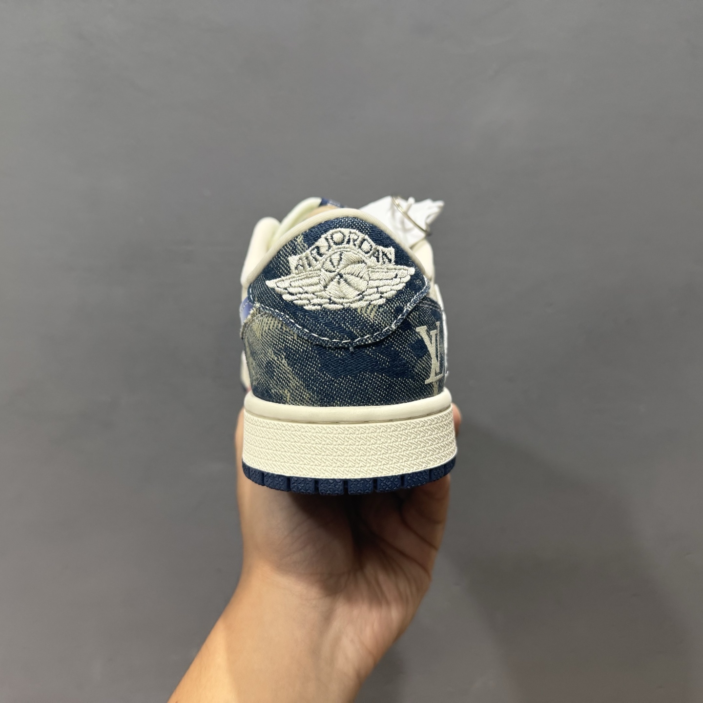 280 Louis Vuitton x Air Jordan 1 Low 沁蓝牛仔 XQ1979-002-Chinese UA Cheap High Quatity Brand Clothes Bags handbags Sneakers wholesale wholesaler seller from China Factory suppliers Fashion Clothing Shoes best Quality Beautiful Price 280 Louis Vuitton x Air Jordan 1 Low 沁蓝牛仔 XQ1979-002