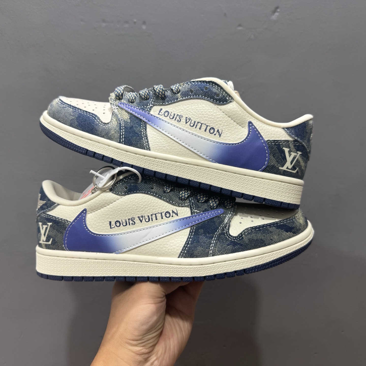 280 Louis Vuitton x Air Jordan 1 Low 沁蓝牛仔 XQ1979-002-Chinese UA Cheap High Quatity Brand Clothes Bags handbags Sneakers wholesale wholesaler seller from China Factory suppliers Fashion Clothing Shoes best Quality Beautiful Price 280 Louis Vuitton x Air Jordan 1 Low 沁蓝牛仔 XQ1979-002