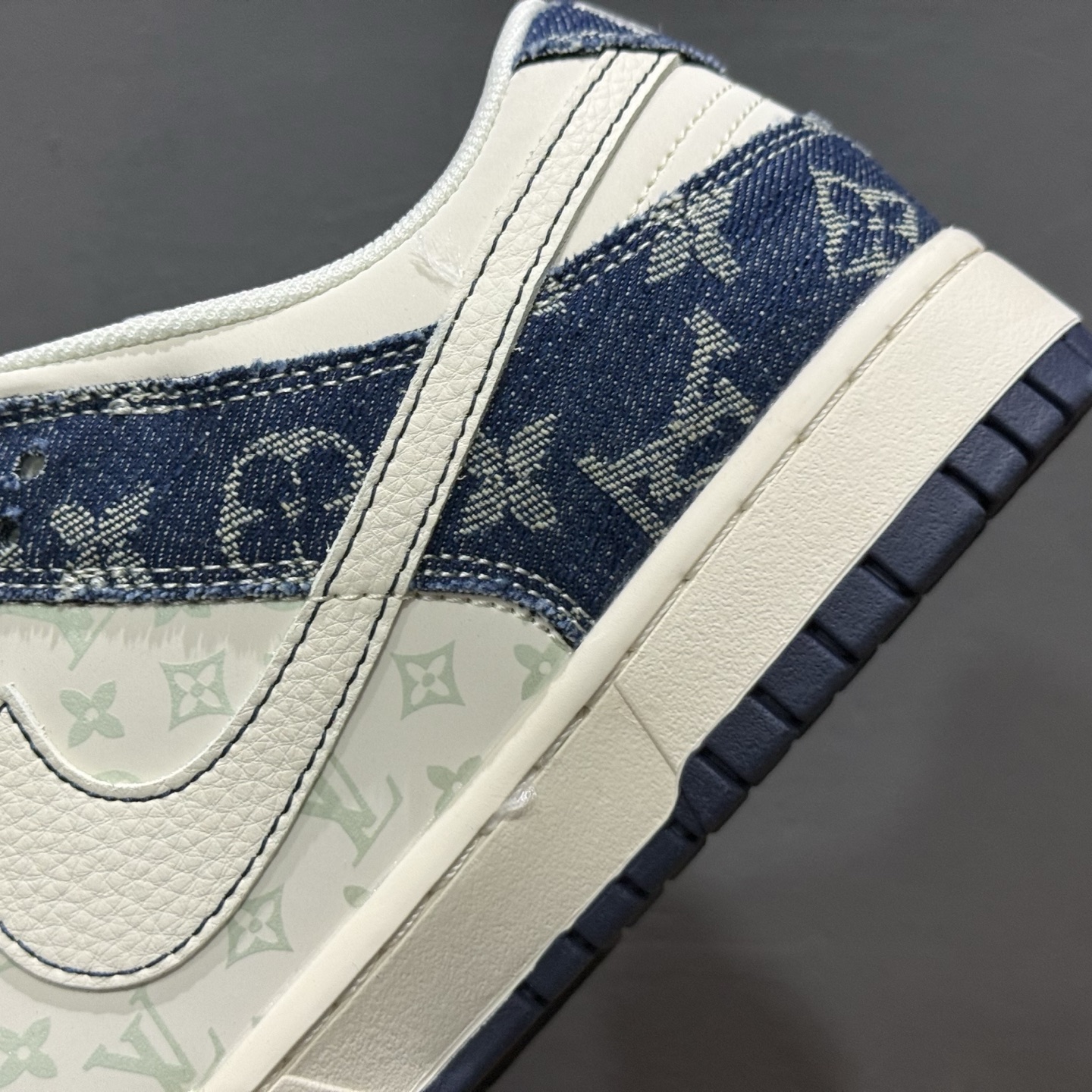 280 Louis Vuitton x Nike Dunk Low 蓝白勾 YX5066-375-Chinese UA Cheap High Quatity Brand Clothes Bags handbags Sneakers wholesale wholesaler seller from China Factory suppliers Fashion Clothing Shoes best Quality Beautiful Price 280 Louis Vuitton x Nike Dunk Low 蓝白勾 YX5066-375