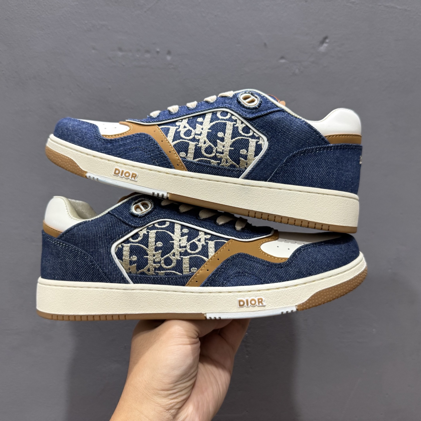 380 新配色出货 Dior迪奥B27系列市面顶级版本出货-Chinese UA Cheap High Quatity Brand Clothes Bags handbags Sneakers wholesale wholesaler seller from China Factory suppliers Fashion Clothing Shoes best Quality Beautiful Price 380 新配色出货 Dior迪奥B27系列市面顶级版本出货