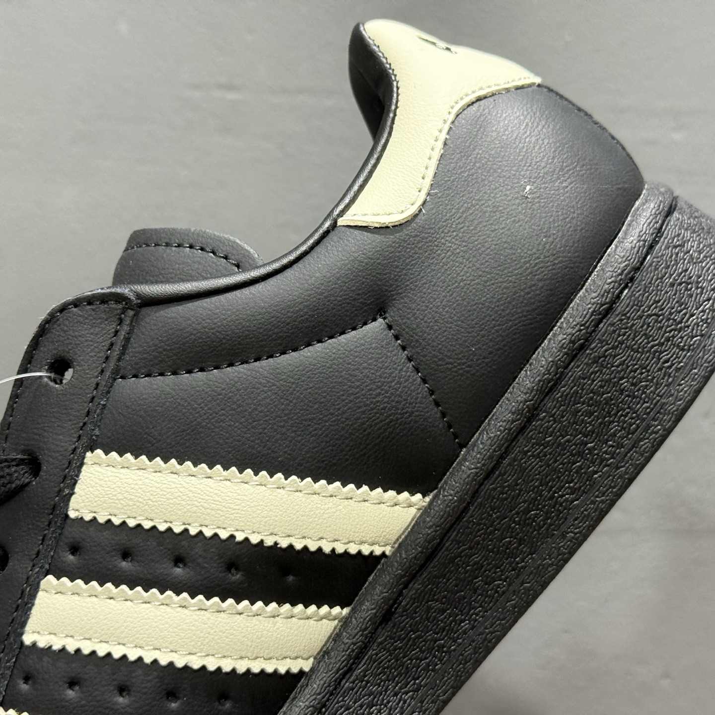 220 独家实拍Avavav x Adidas Superstar ”Superfinger“ JP7141 联名款 超级手指 贝壳头休闲板鞋-Chinese UA Cheap High Quatity Brand Clothes Bags handbags Sneakers wholesale wholesaler seller from China Factory suppliers Fashion Clothing Shoes best Quality Beautiful Price 220 独家实拍Avavav x Adidas Superstar ”Superfinger“ JP7141 联名款 超级手指 贝壳头休闲板鞋