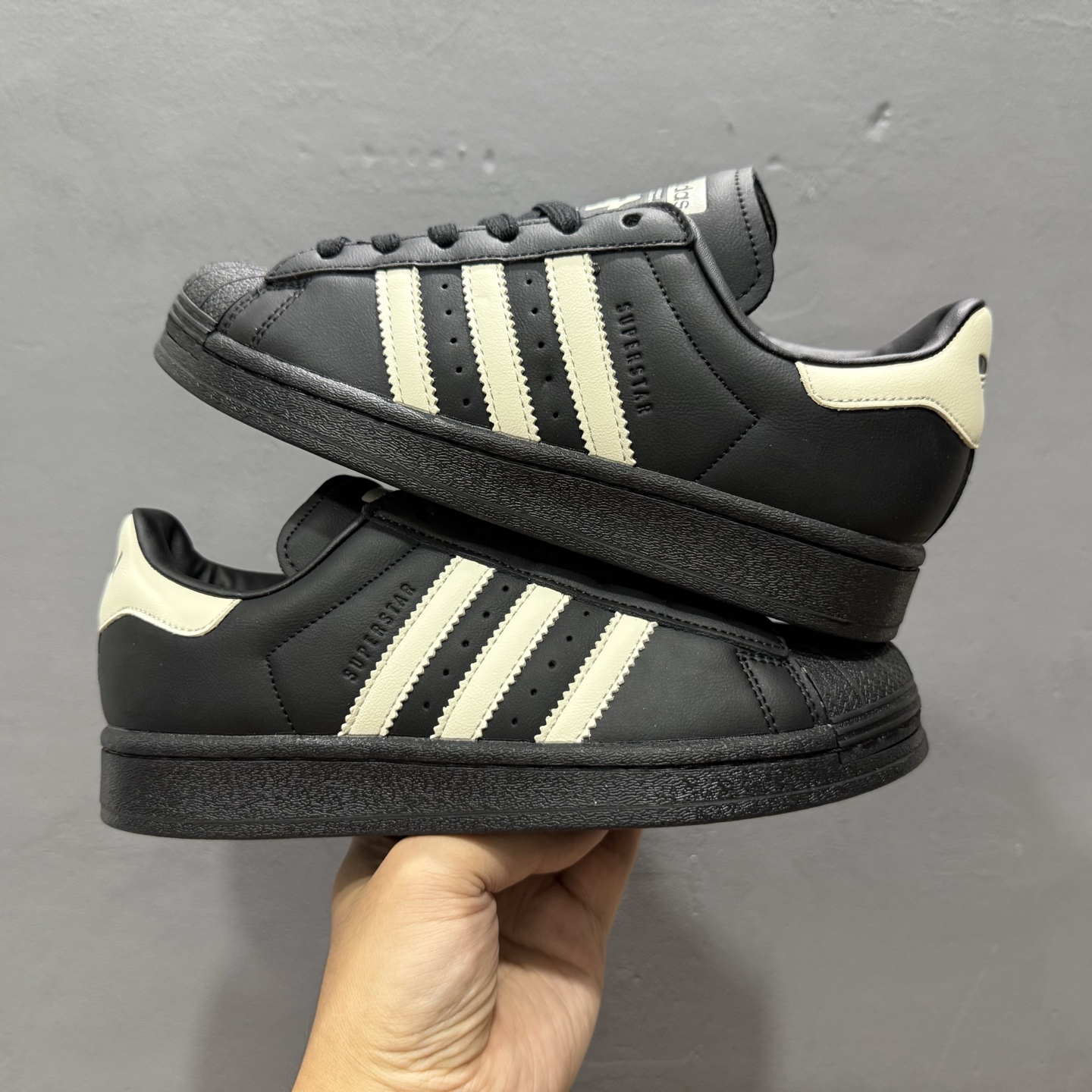 220 独家实拍Avavav x Adidas Superstar ”Superfinger“ JP7141 联名款 超级手指 贝壳头休闲板鞋-Chinese UA Cheap High Quatity Brand Clothes Bags handbags Sneakers wholesale wholesaler seller from China Factory suppliers Fashion Clothing Shoes best Quality Beautiful Price 220 独家实拍Avavav x Adidas Superstar ”Superfinger“ JP7141 联名款 超级手指 贝壳头休闲板鞋