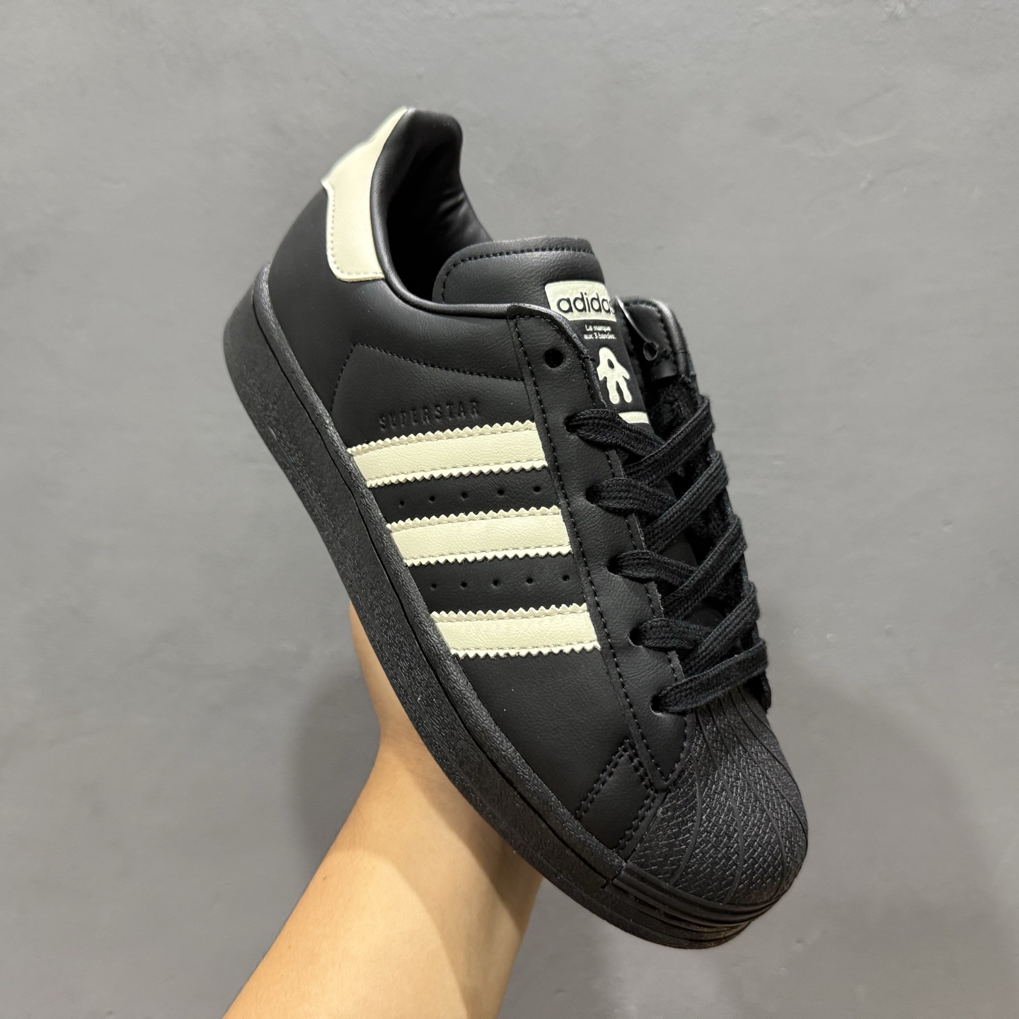 220 独家实拍Avavav x Adidas Superstar ”Superfinger“ JP7141 联名款 超级手指 贝壳头休闲板鞋-Chinese UA Cheap High Quatity Brand Clothes Bags handbags Sneakers wholesale wholesaler seller from China Factory suppliers Fashion Clothing Shoes best Quality Beautiful Price 220 独家实拍Avavav x Adidas Superstar ”Superfinger“ JP7141 联名款 超级手指 贝壳头休闲板鞋
