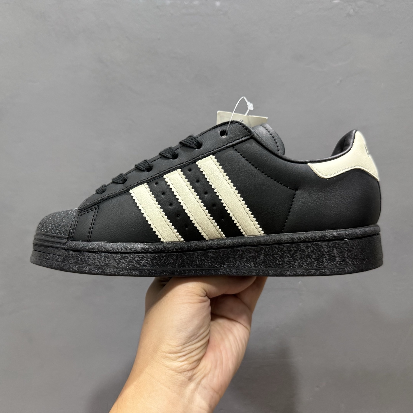 220 独家实拍Avavav x Adidas Superstar ”Superfinger“ JP7141 联名款 超级手指 贝壳头休闲板鞋-Chinese UA Cheap High Quatity Brand Clothes Bags handbags Sneakers wholesale wholesaler seller from China Factory suppliers Fashion Clothing Shoes best Quality Beautiful Price 220 独家实拍Avavav x Adidas Superstar ”Superfinger“ JP7141 联名款 超级手指 贝壳头休闲板鞋