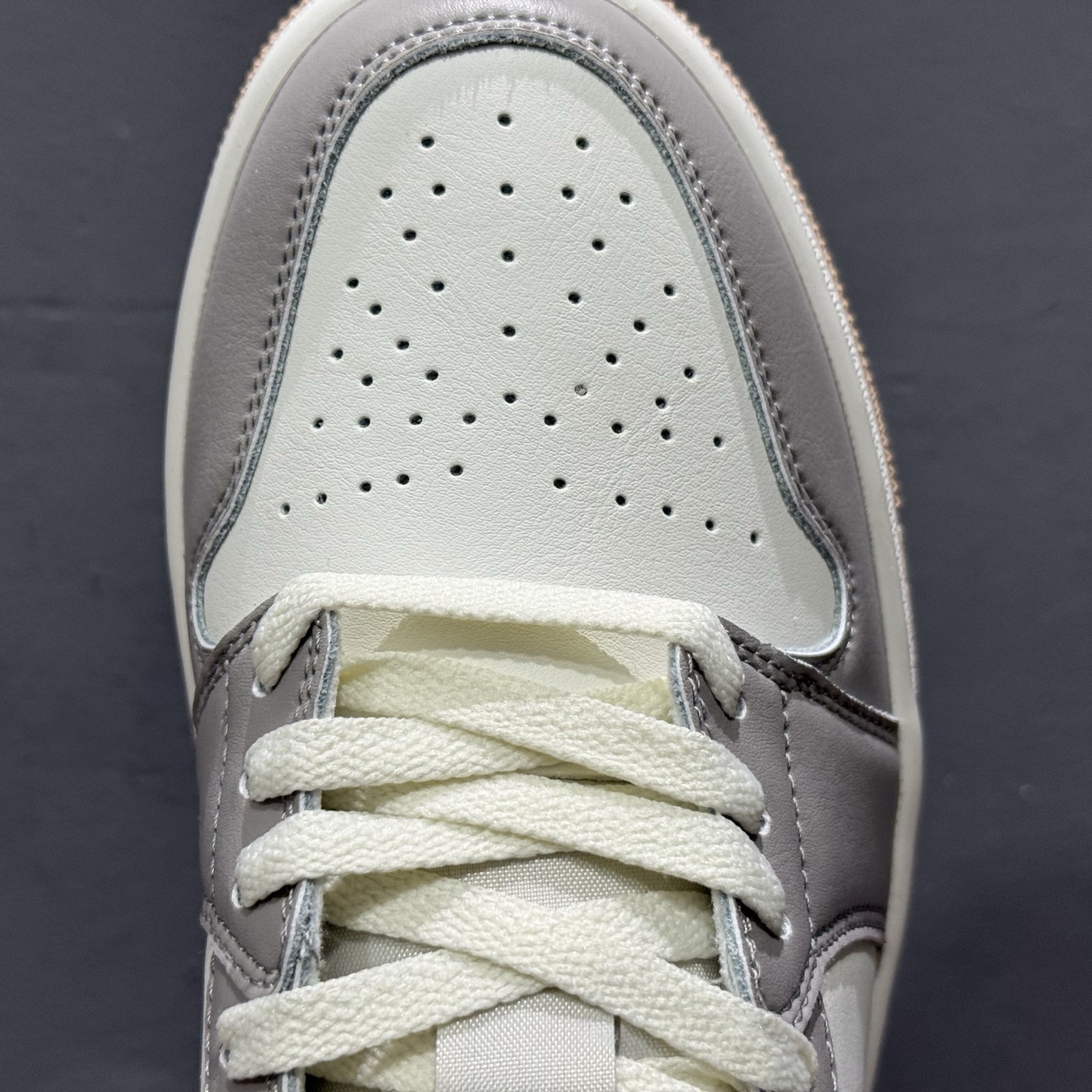 200 原装级别 Air Jordan 1 Low 米灰 AJ1乔1低帮休闲板鞋 553558-169-Chinese UA Cheap High Quatity Brand Clothes Bags handbags Sneakers wholesale wholesaler seller from China Factory suppliers Fashion Clothing Shoes best Quality Beautiful Price 200 原装级别 Air Jordan 1 Low 米灰 AJ1乔1低帮休闲板鞋 553558-169