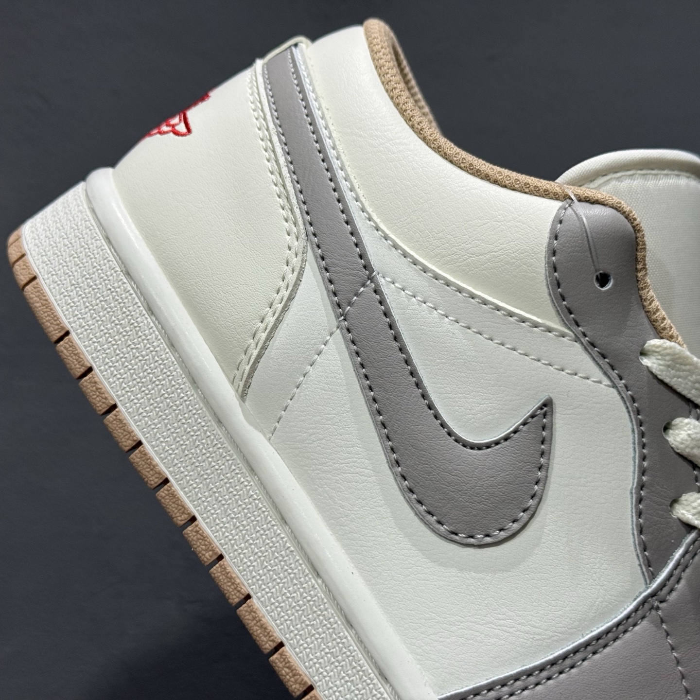 200 原装级别 Air Jordan 1 Low 米灰 AJ1乔1低帮休闲板鞋 553558-169-Chinese UA Cheap High Quatity Brand Clothes Bags handbags Sneakers wholesale wholesaler seller from China Factory suppliers Fashion Clothing Shoes best Quality Beautiful Price 200 原装级别 Air Jordan 1 Low 米灰 AJ1乔1低帮休闲板鞋 553558-169