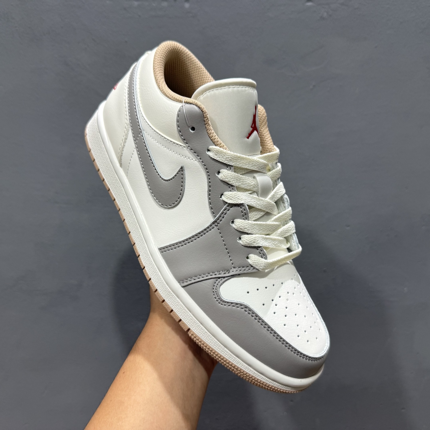 200 原装级别 Air Jordan 1 Low 米灰 AJ1乔1低帮休闲板鞋 553558-169-Chinese UA Cheap High Quatity Brand Clothes Bags handbags Sneakers wholesale wholesaler seller from China Factory suppliers Fashion Clothing Shoes best Quality Beautiful Price 200 原装级别 Air Jordan 1 Low 米灰 AJ1乔1低帮休闲板鞋 553558-169