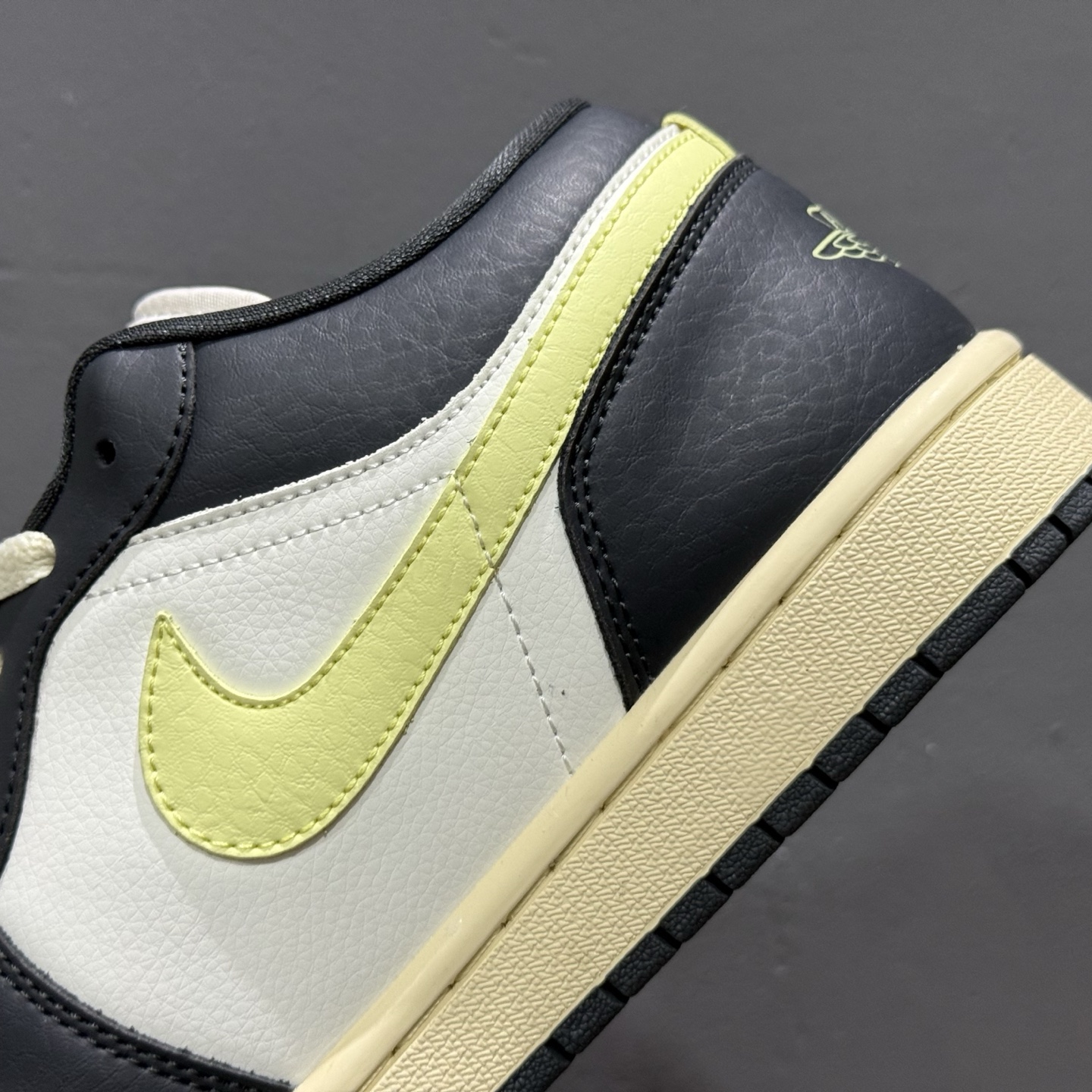 220 综合版 Jordan Air Jordan 1 85 Fall League黑白 HQ3009-003-Chinese UA Cheap High Quatity Brand Clothes Bags handbags Sneakers wholesale wholesaler seller from China Factory suppliers Fashion Clothing Shoes best Quality Beautiful Price 220 综合版 Jordan Air Jordan 1 85 Fall League黑白 HQ3009-003